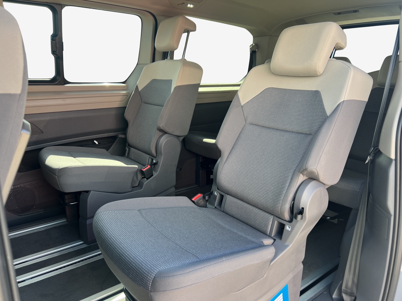 VW Multivan 2.0 TDI Liberty DSG Lang-image-11