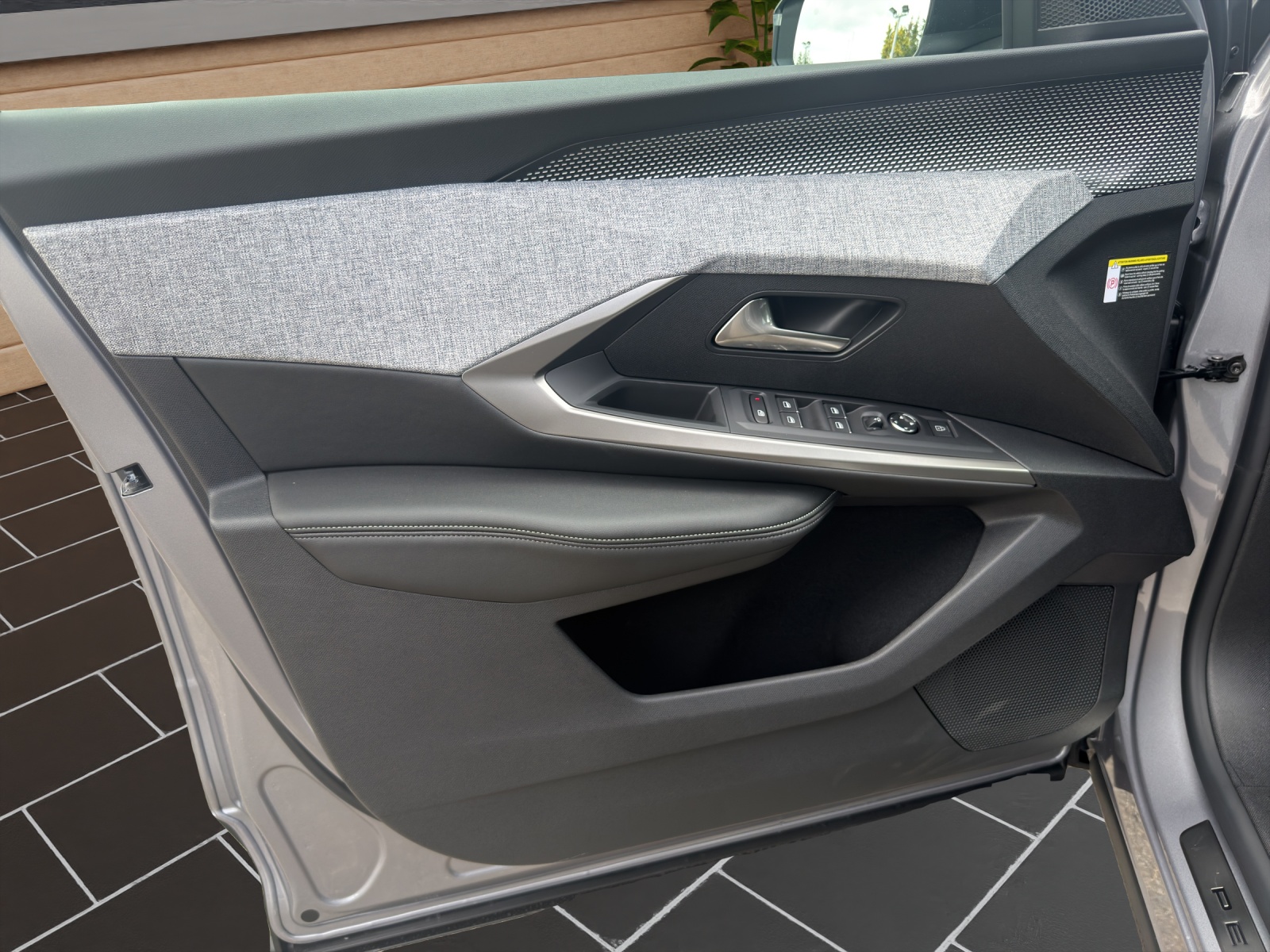PEUGEOT 5008 NEW 145 e-DCS6 GT-image-12
