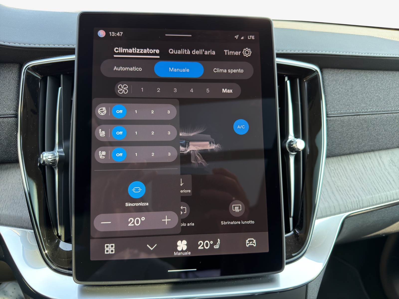VOLVO XC90 T8 eAWD PluginHybrid Ultra Dark Geartronic-image-14