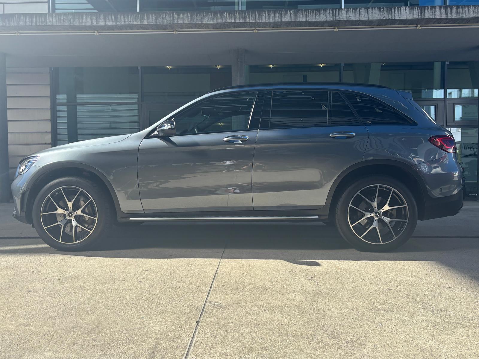 MERCEDES-BENZ GLC 300 e AMG Line 4Matic 9G-Tronic-image-1