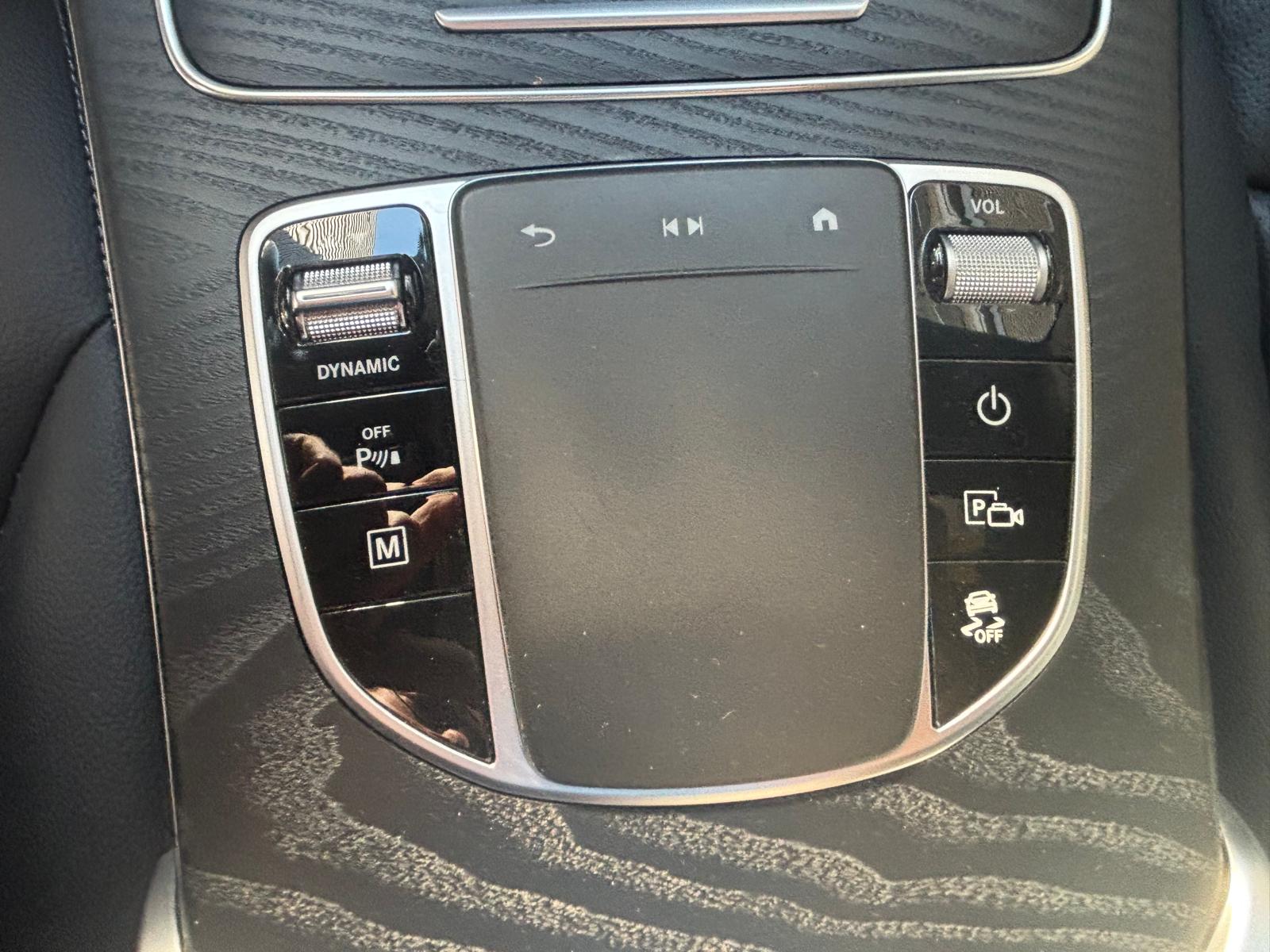 MERCEDES-BENZ GLC 300 e AMG Line 4Matic 9G-Tronic-image-16