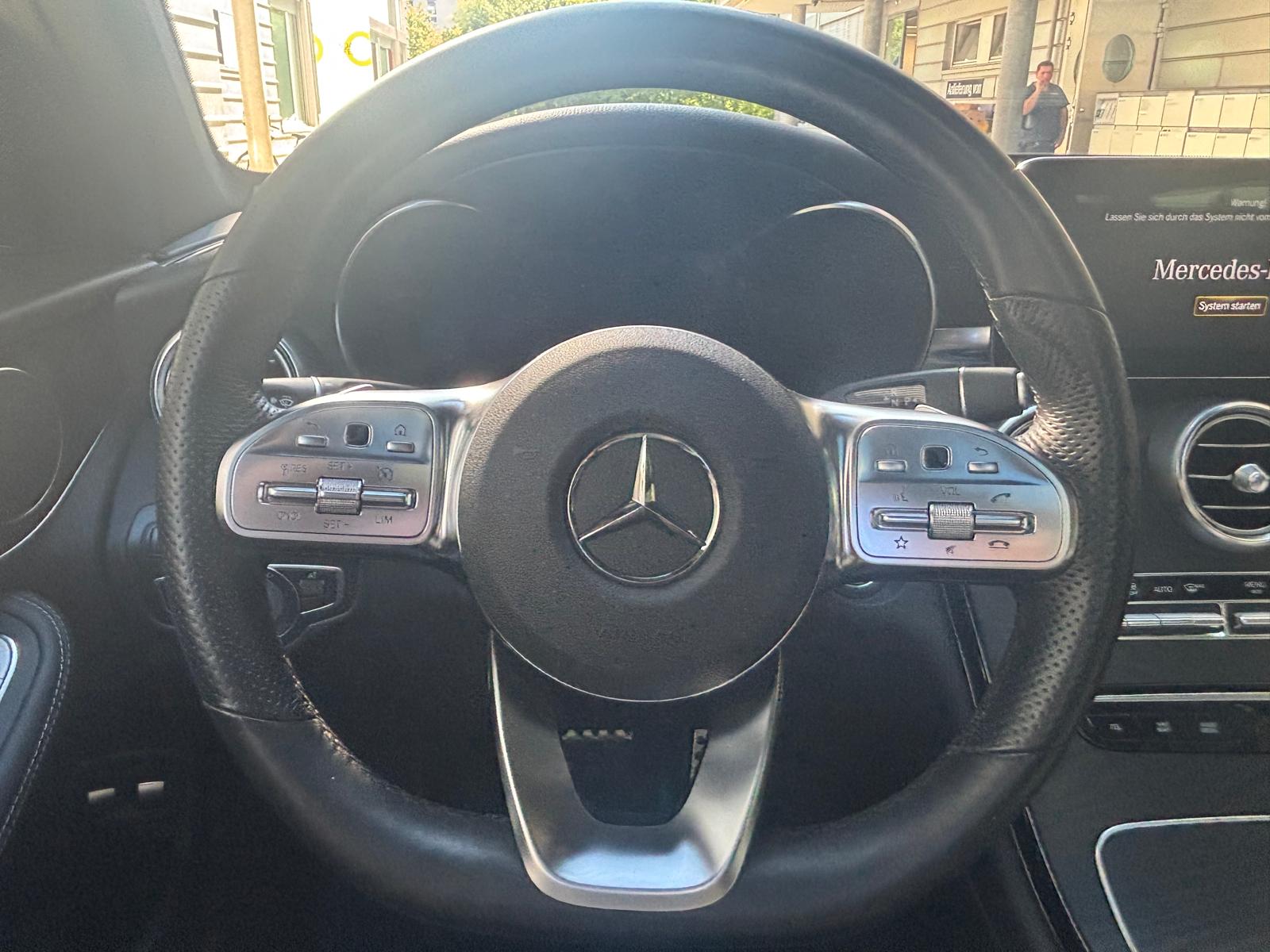MERCEDES-BENZ GLC 300 e AMG Line 4Matic 9G-Tronic-image-11