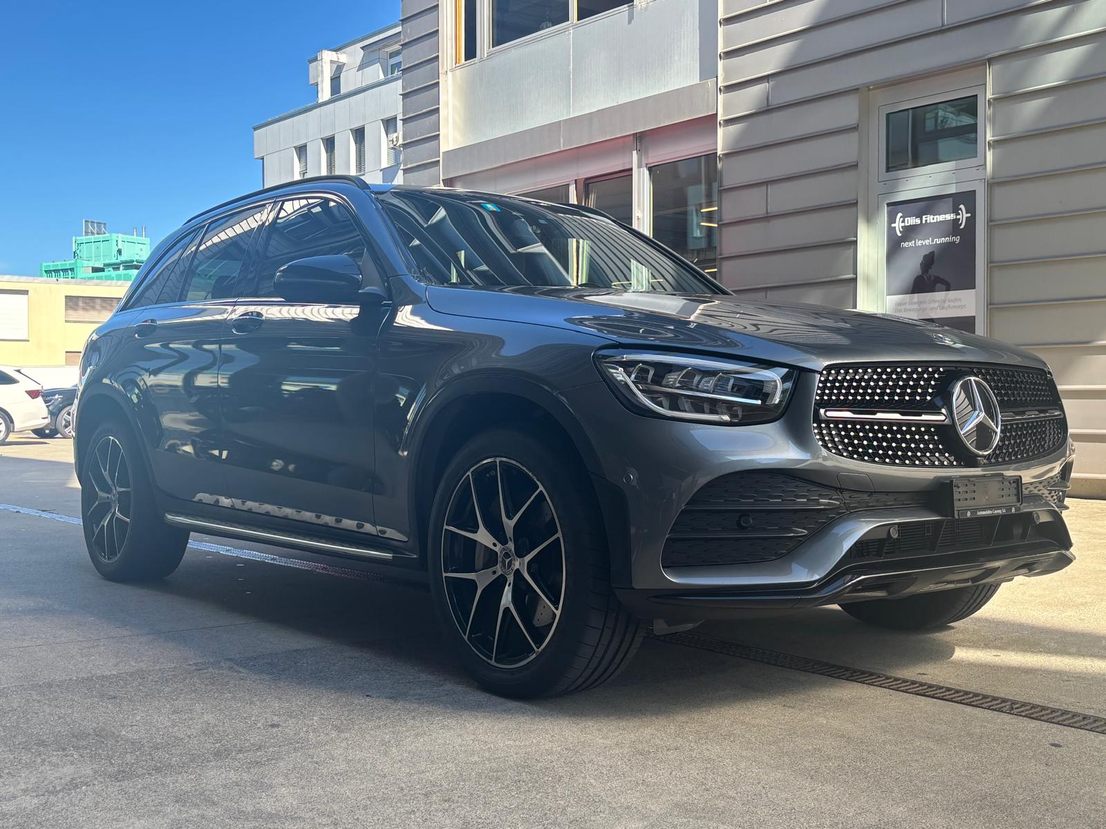 MERCEDES-BENZ GLC 300 e AMG Line 4Matic 9G-Tronic-image-7