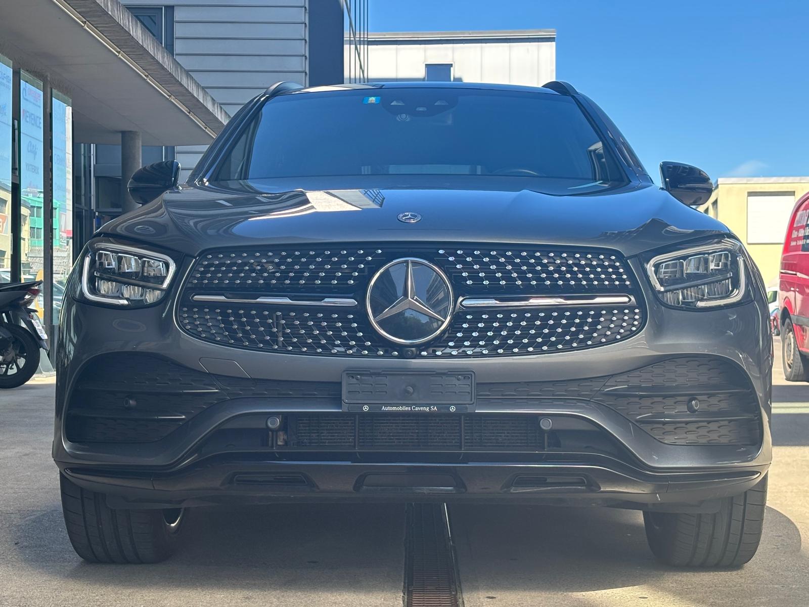 MERCEDES-BENZ GLC 300 e AMG Line 4Matic 9G-Tronic-image-8