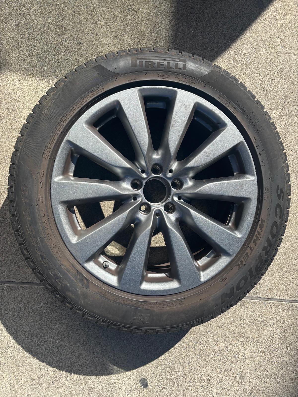 MERCEDES-BENZ GLC 300 e AMG Line 4Matic 9G-Tronic-image-24