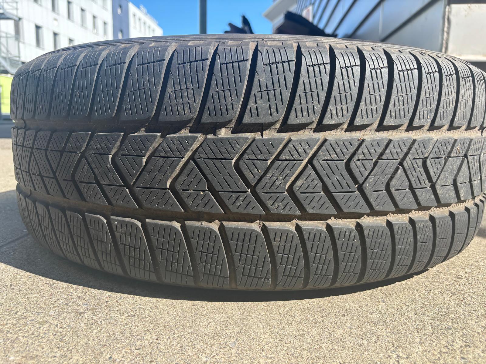 MERCEDES-BENZ GLC 300 e AMG Line 4Matic 9G-Tronic-image-25