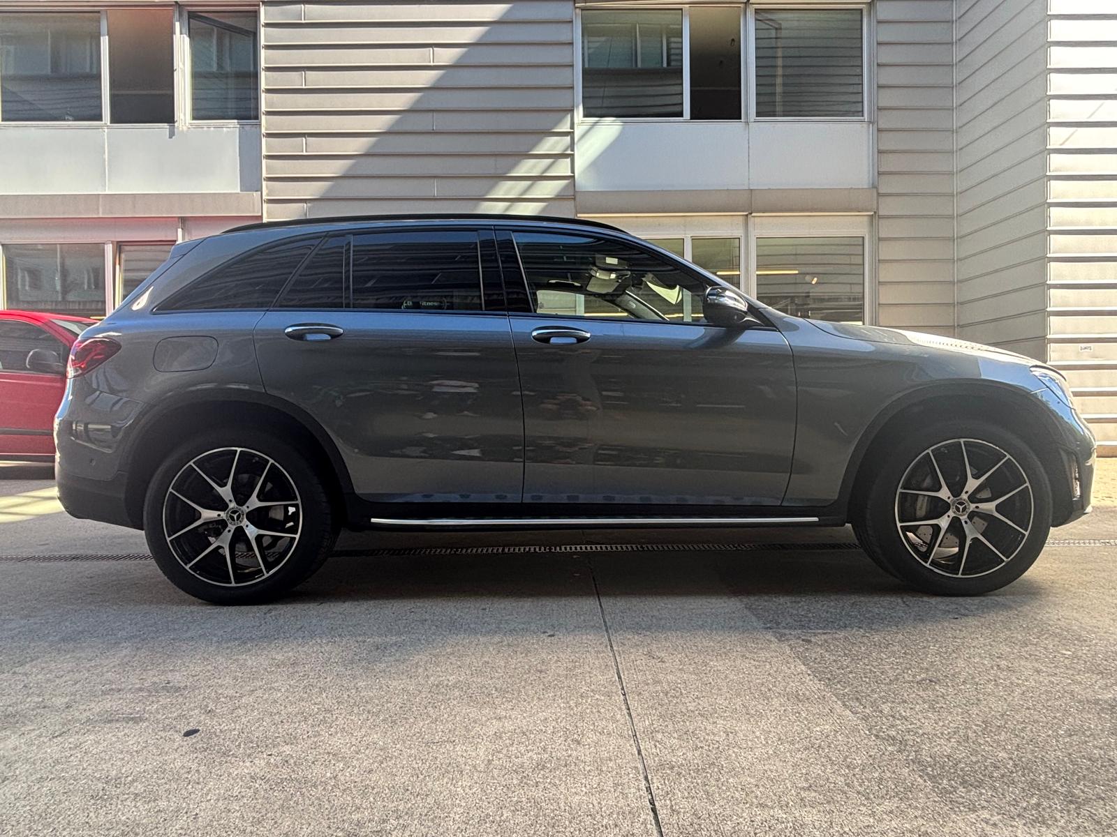 MERCEDES-BENZ GLC 300 e AMG Line 4Matic 9G-Tronic-image-6