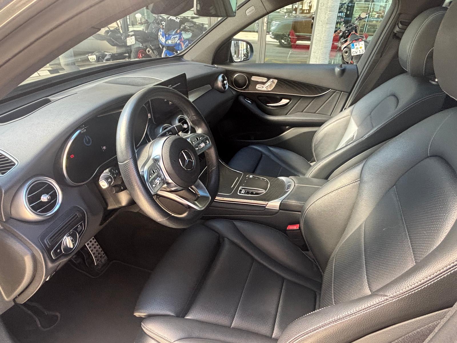 MERCEDES-BENZ GLC 300 e AMG Line 4Matic 9G-Tronic-image-9