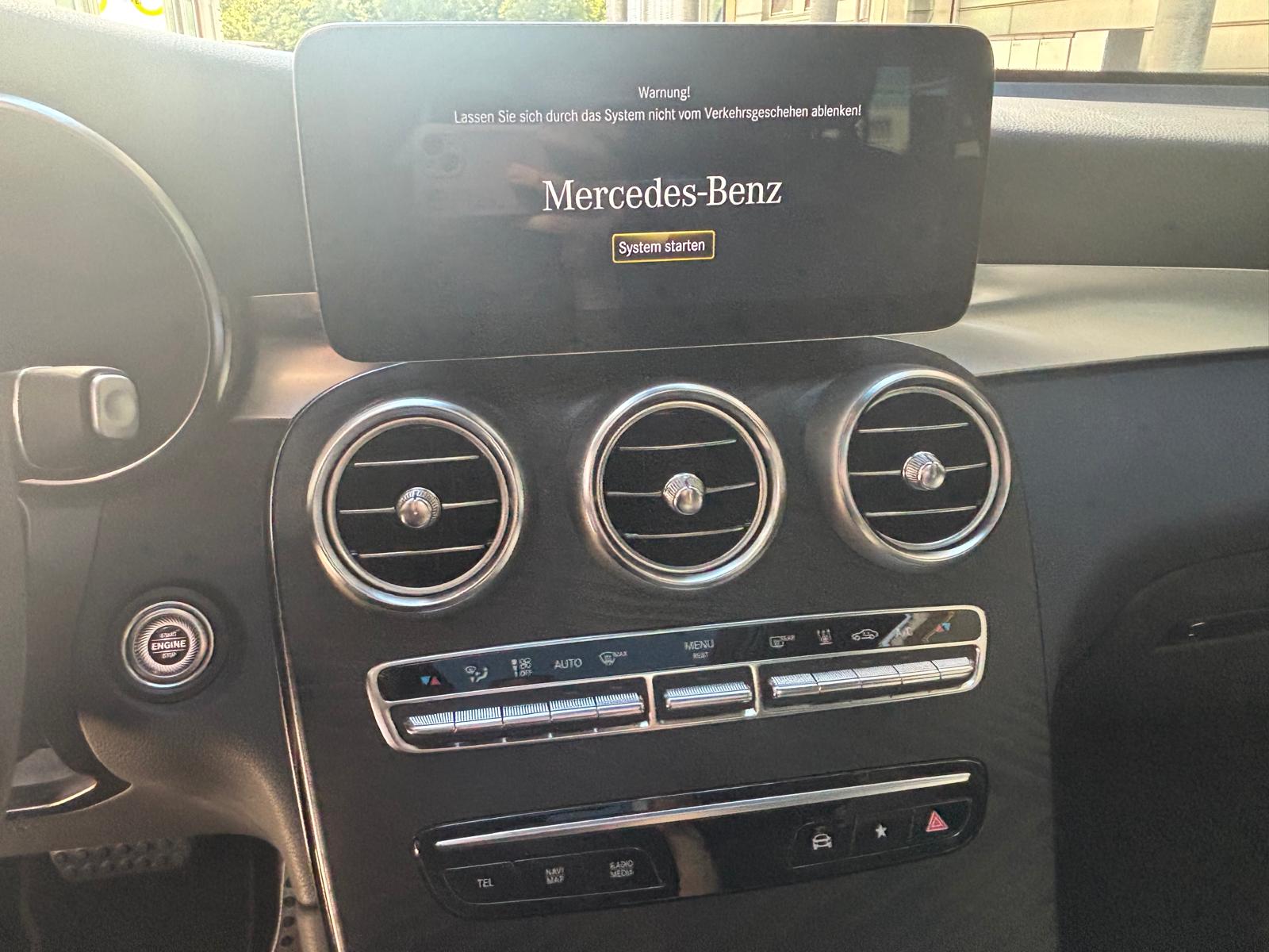 MERCEDES-BENZ GLC 300 e AMG Line 4Matic 9G-Tronic-image-13