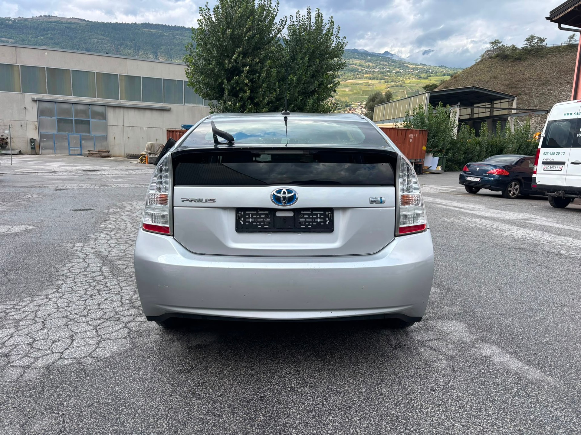 TOYOTA Prius 1.8 16V HSD Luna-image-1