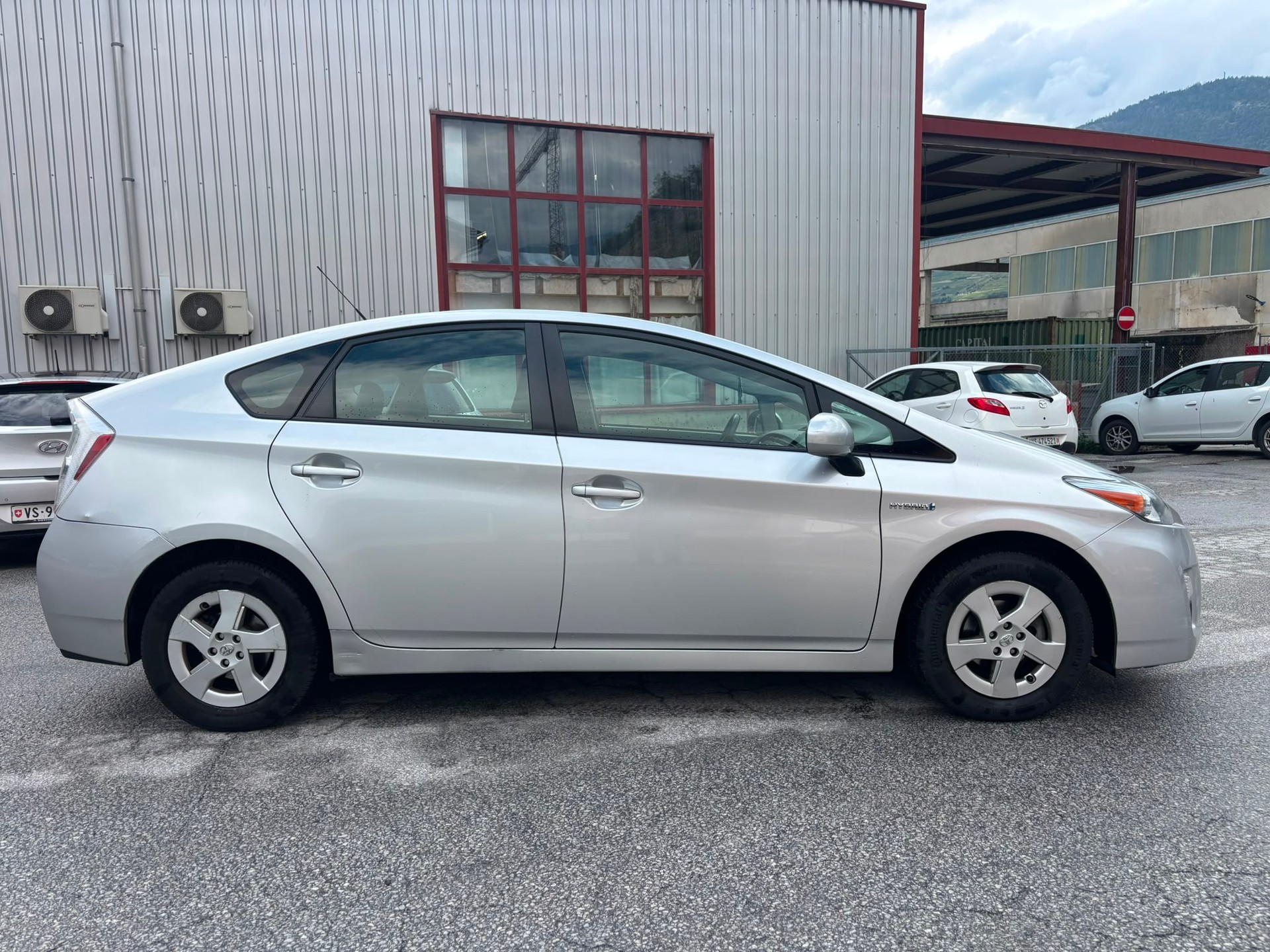 TOYOTA Prius 1.8 16V HSD Luna-image-2