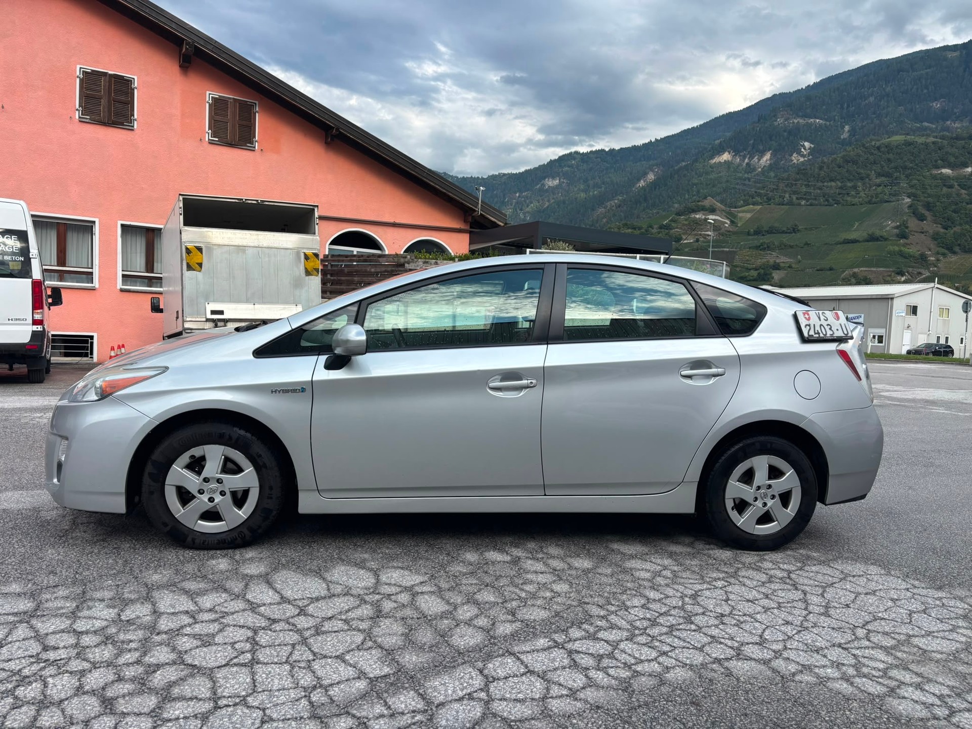 TOYOTA Prius 1.8 16V HSD Luna-image-3