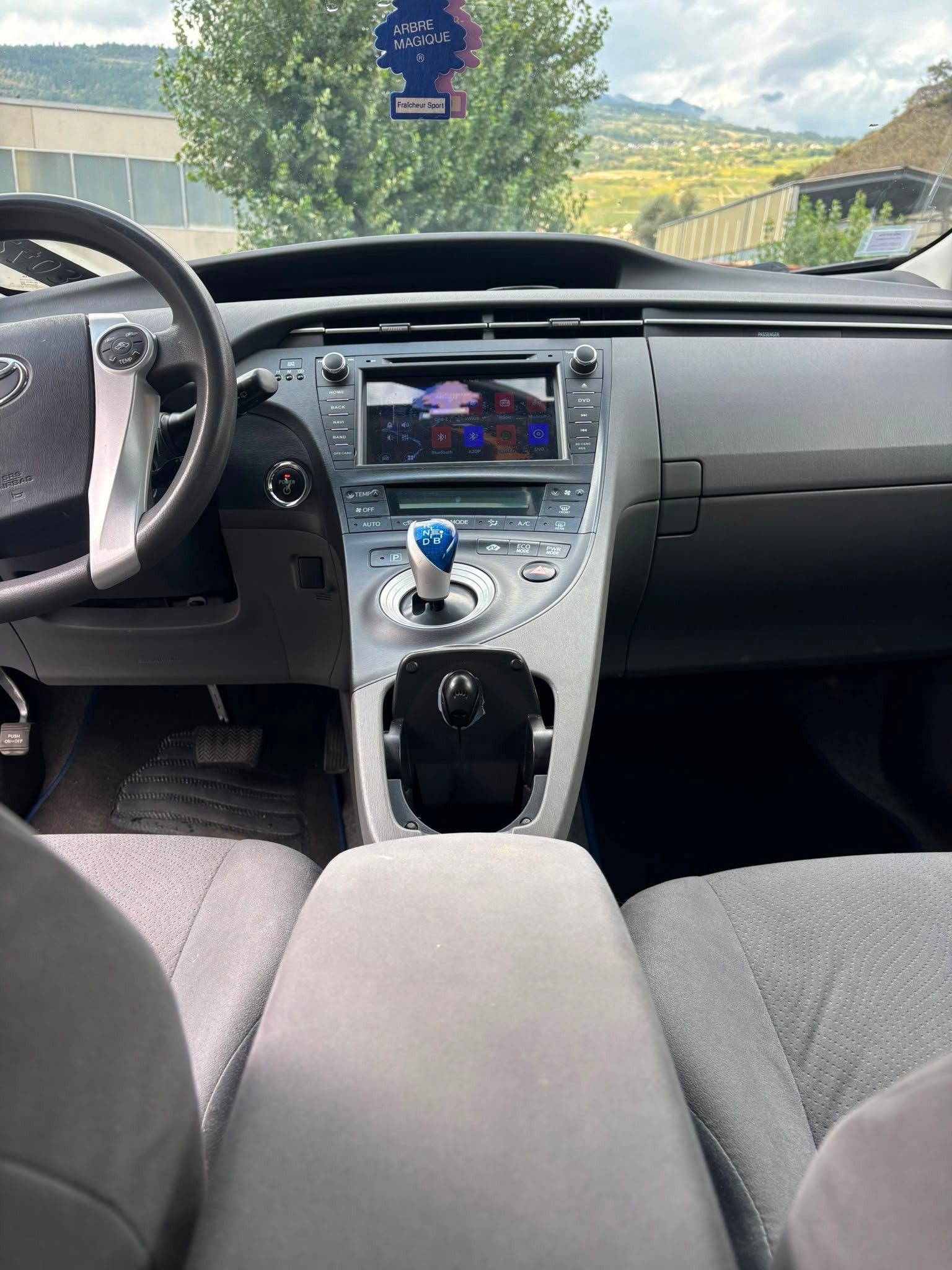 TOYOTA Prius 1.8 16V HSD Luna-image-4