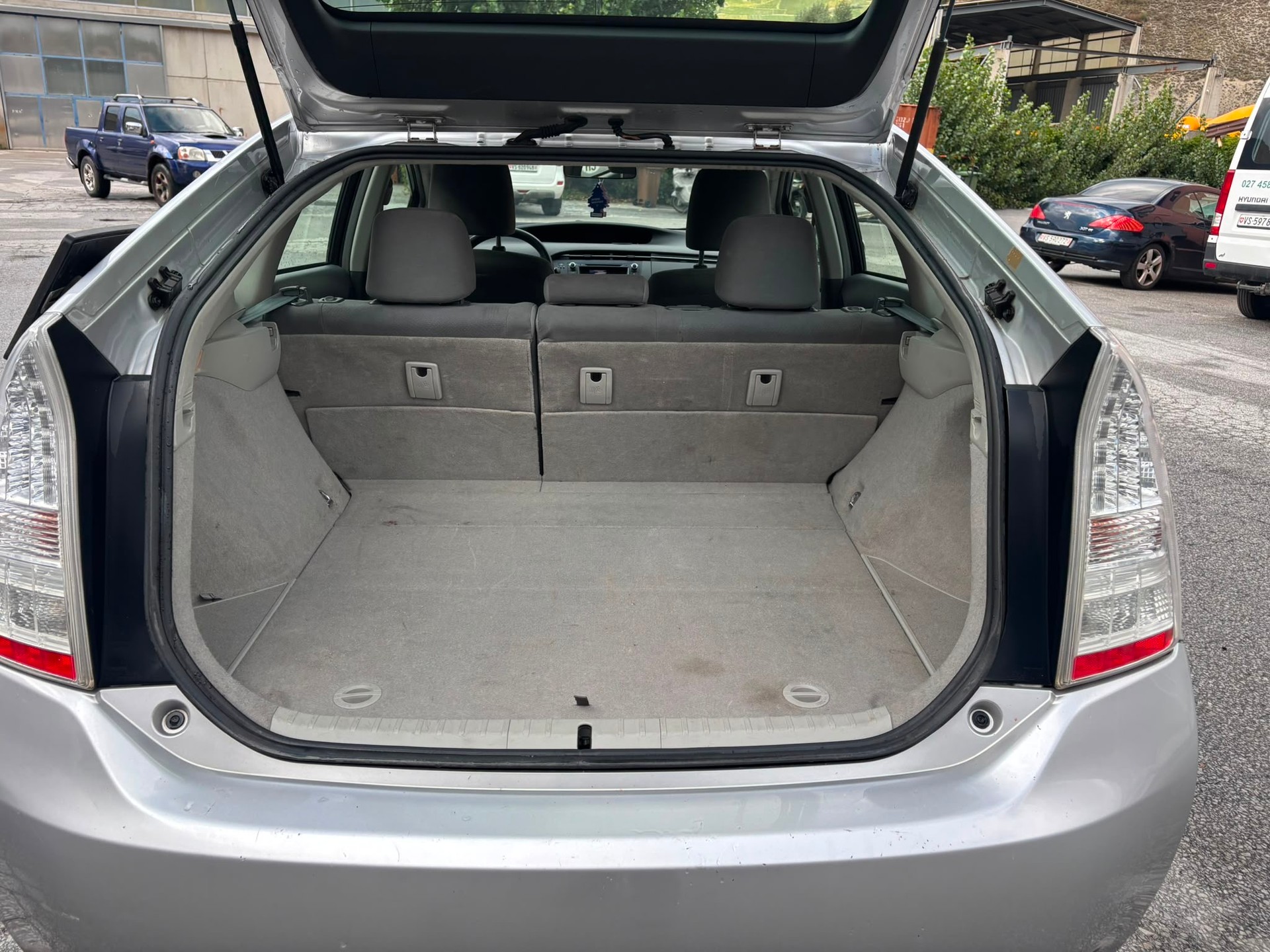 TOYOTA Prius 1.8 16V HSD Luna-image-7