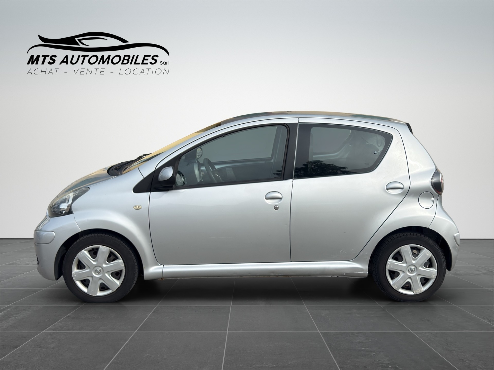 TOYOTA Aygo 1.0 Linea Luna-image-2
