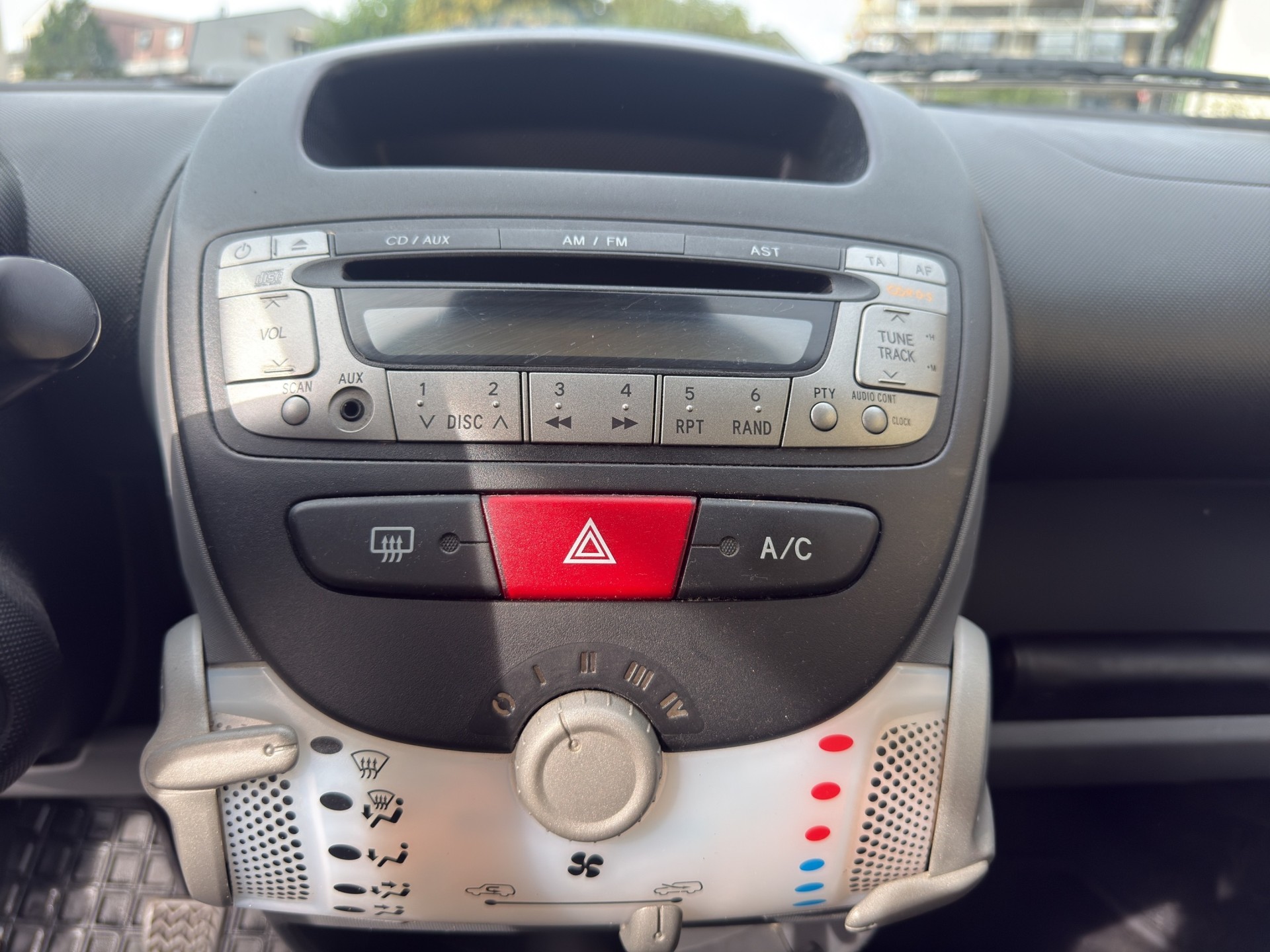 TOYOTA Aygo 1.0 Linea Luna-image-13
