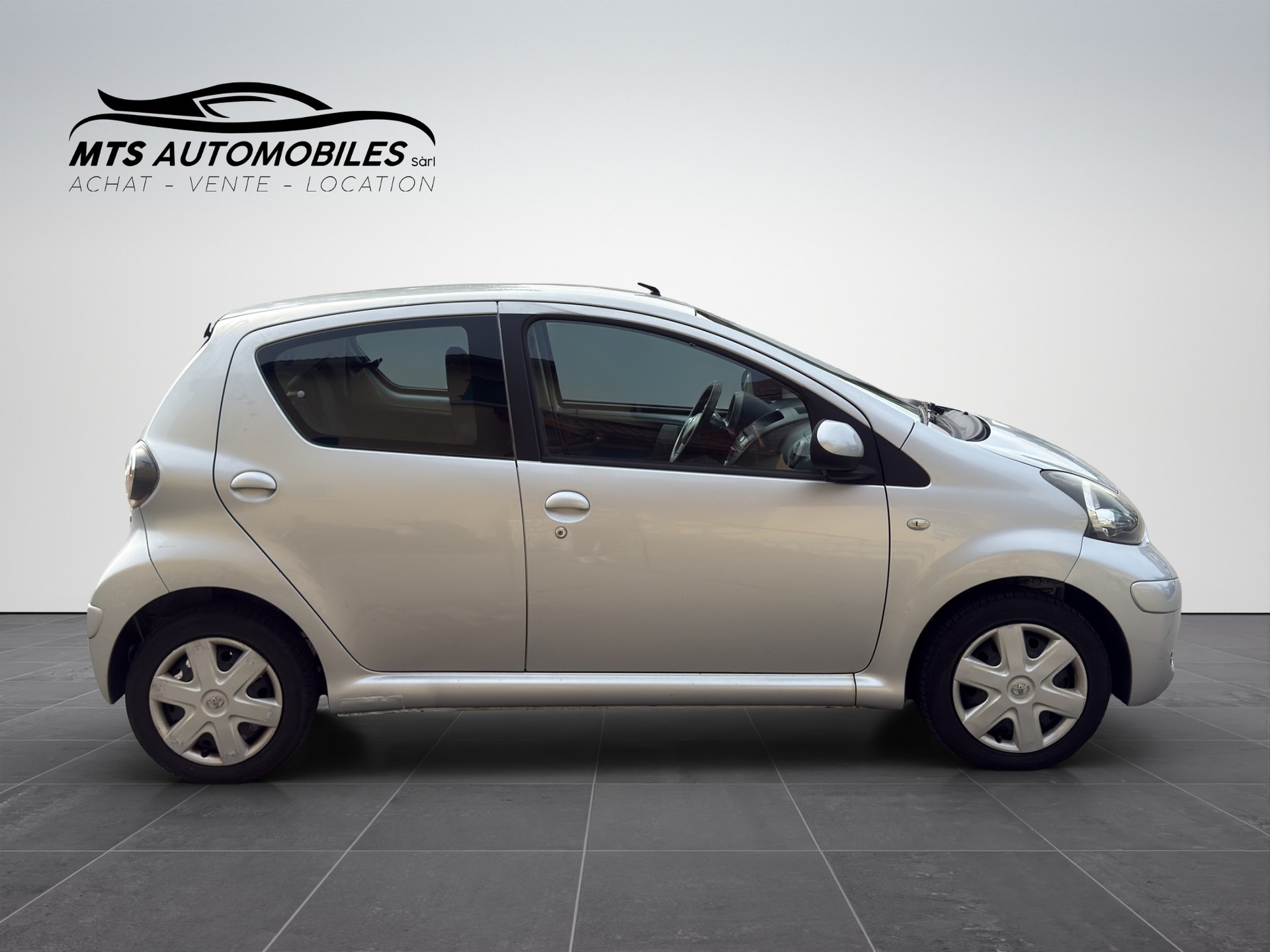 TOYOTA Aygo 1.0 Linea Luna-image-6