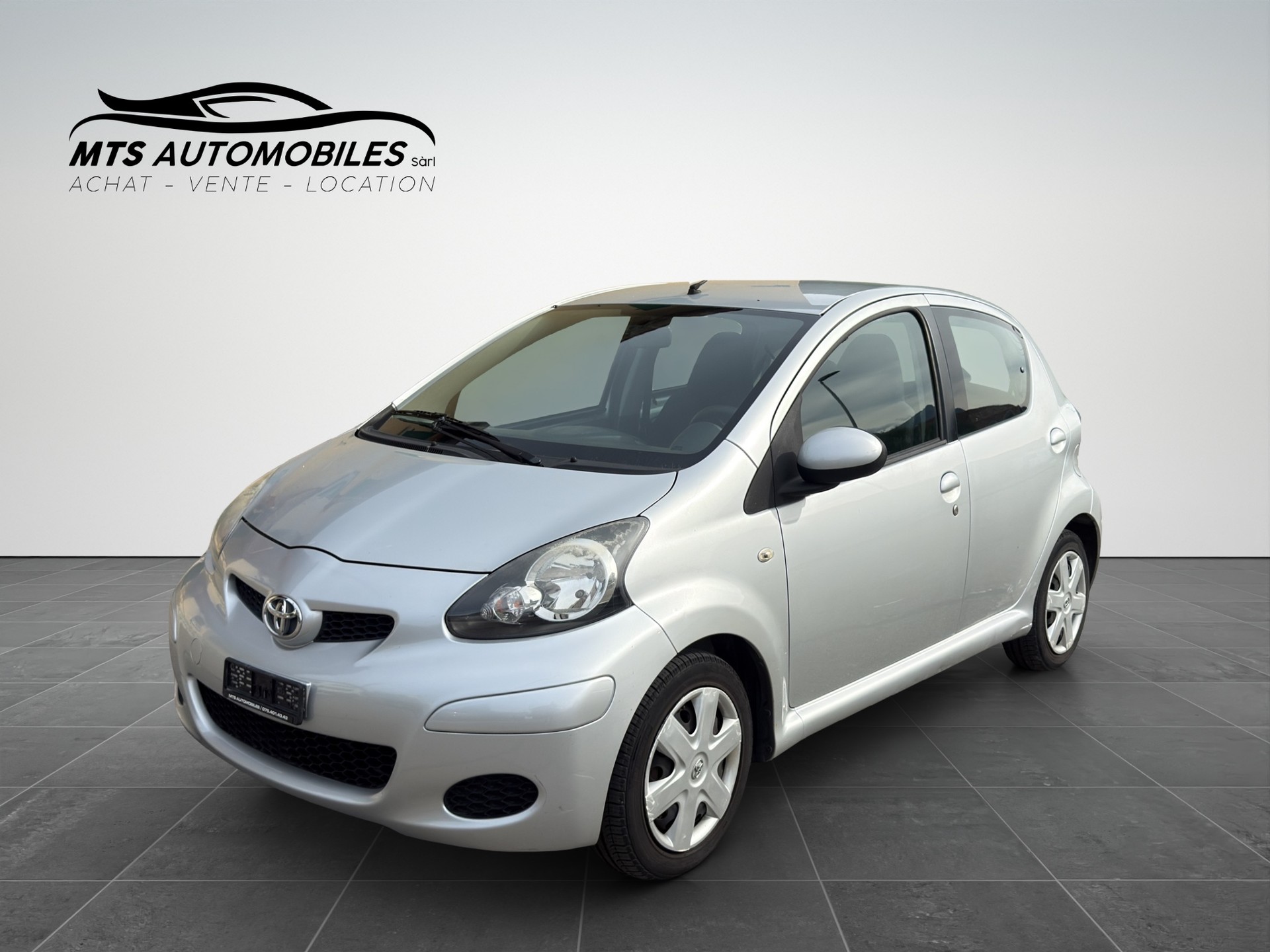 TOYOTA Aygo 1.0 Linea Luna-image-0