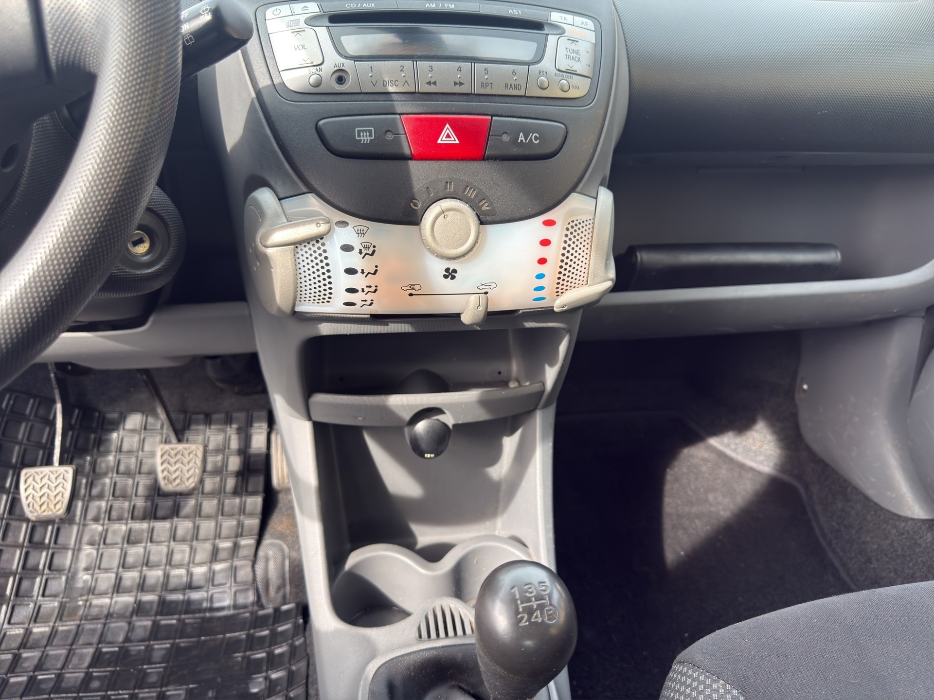 TOYOTA Aygo 1.0 Linea Luna-image-12