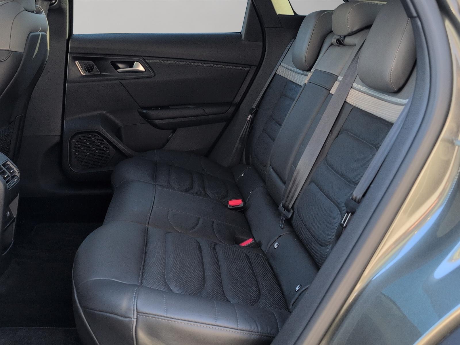 CITROEN C5 X 1.6 Plug-in Hybrid Shine Pack / Panorama-Glasschiebedach / Lederausstattung / CH-Herstellergarantie bis 2028-image-9