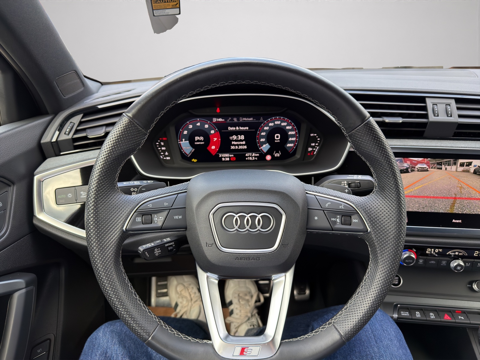 AUDI Q3 2.0 40 TFSI S line quattro S-Tronic-image-9