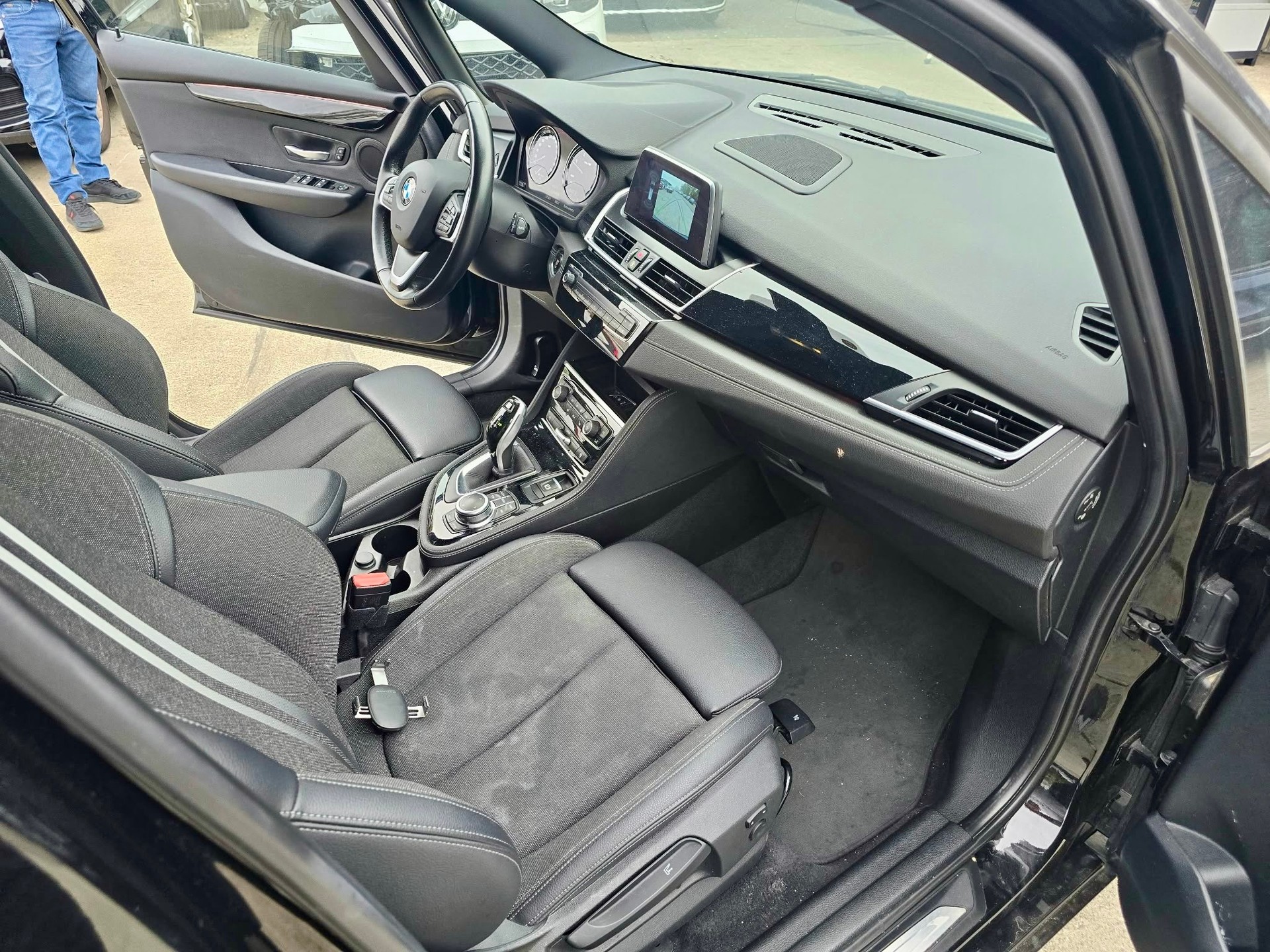 BMW 218d xDrive Gran Tourer Steptronic GT LINE-image-9