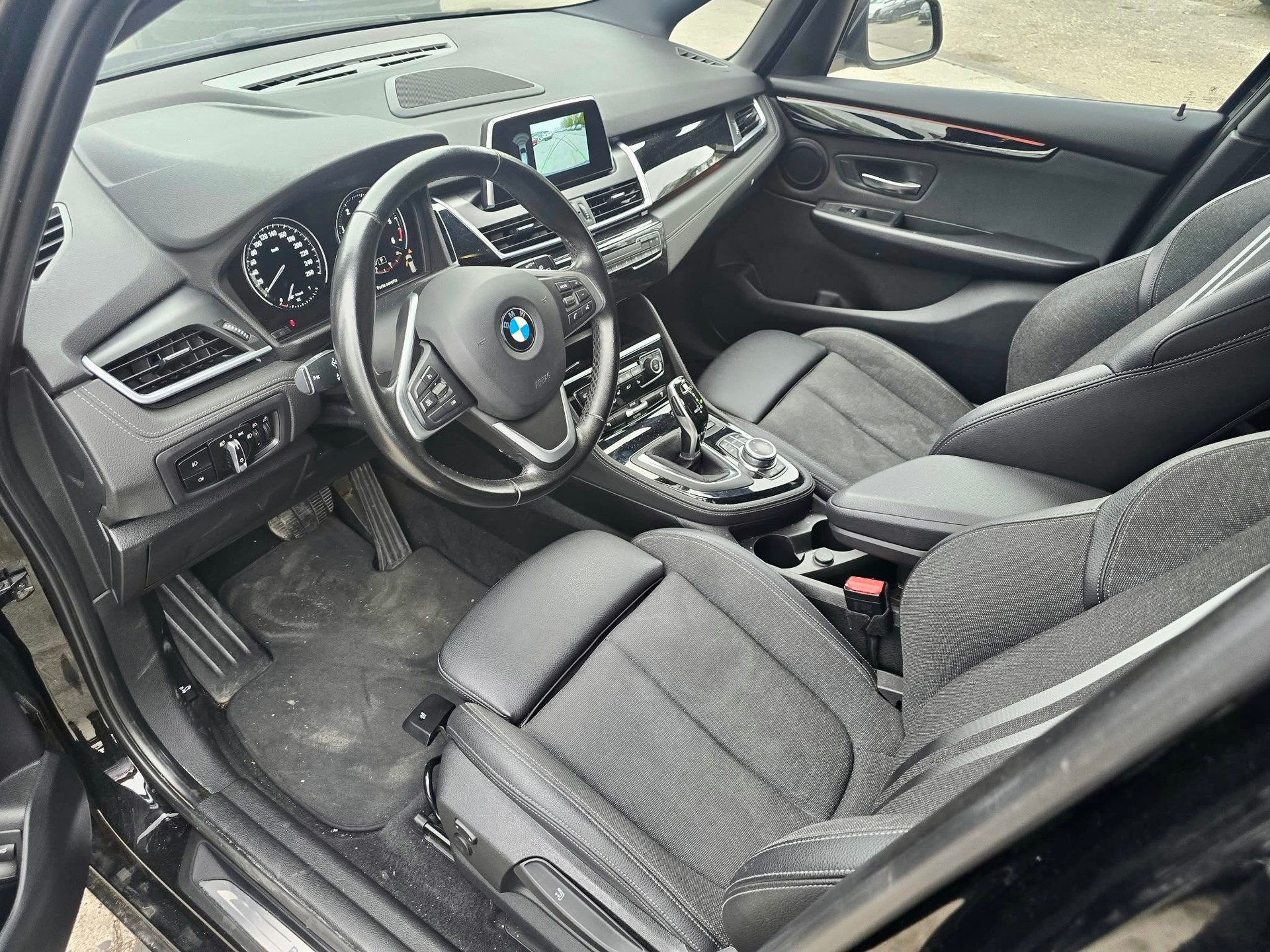 BMW 218d xDrive Gran Tourer Steptronic GT LINE-image-8