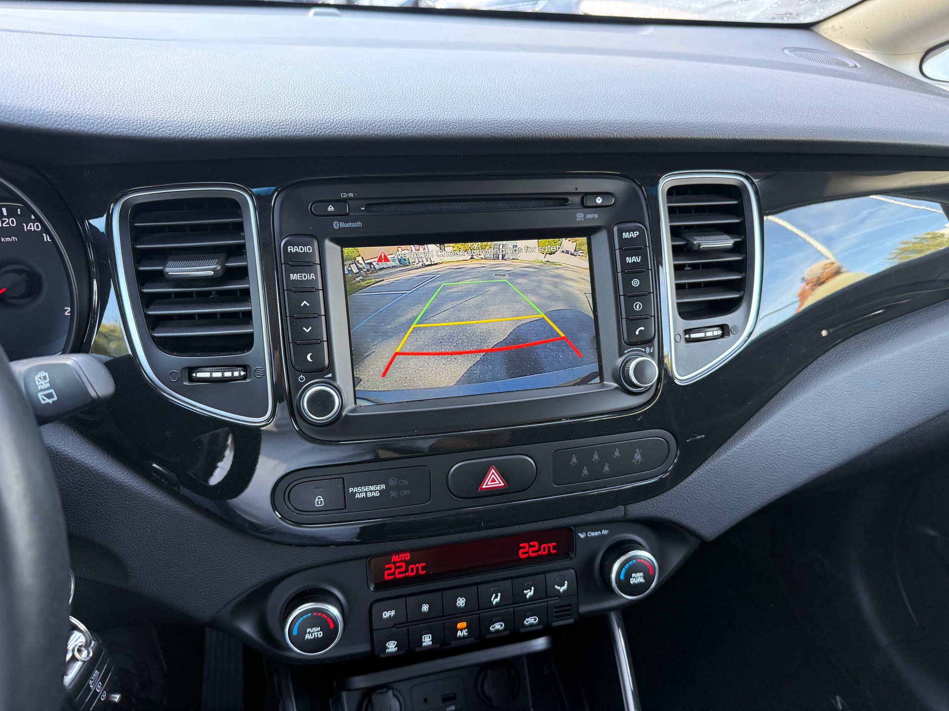 KIA Carens 1.7 CRDi Style-image-11