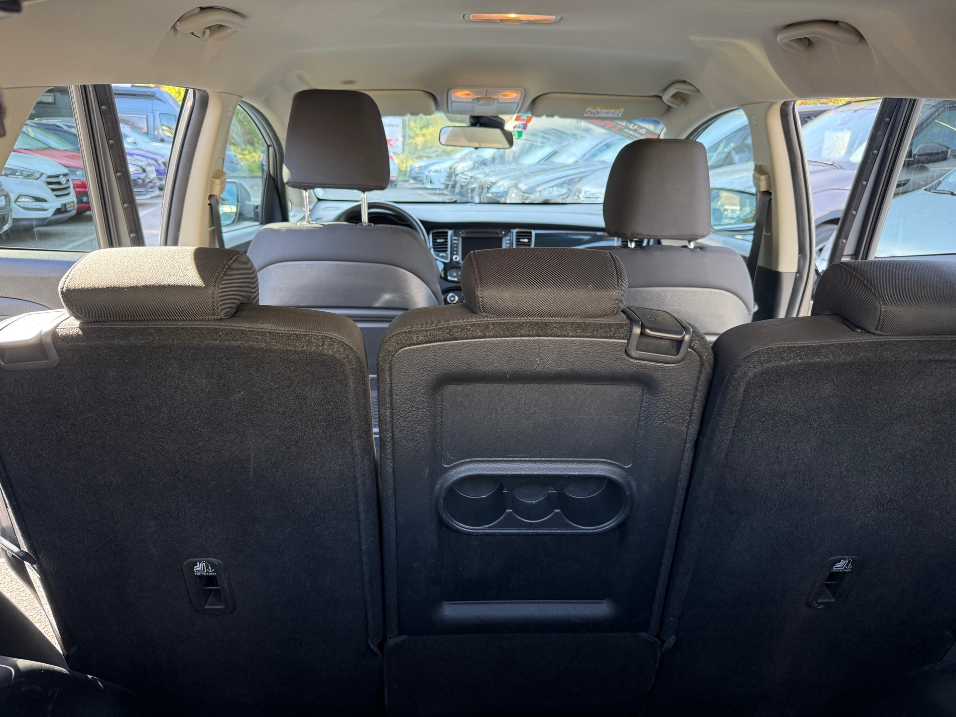 KIA Carens 1.7 CRDi Style-image-9