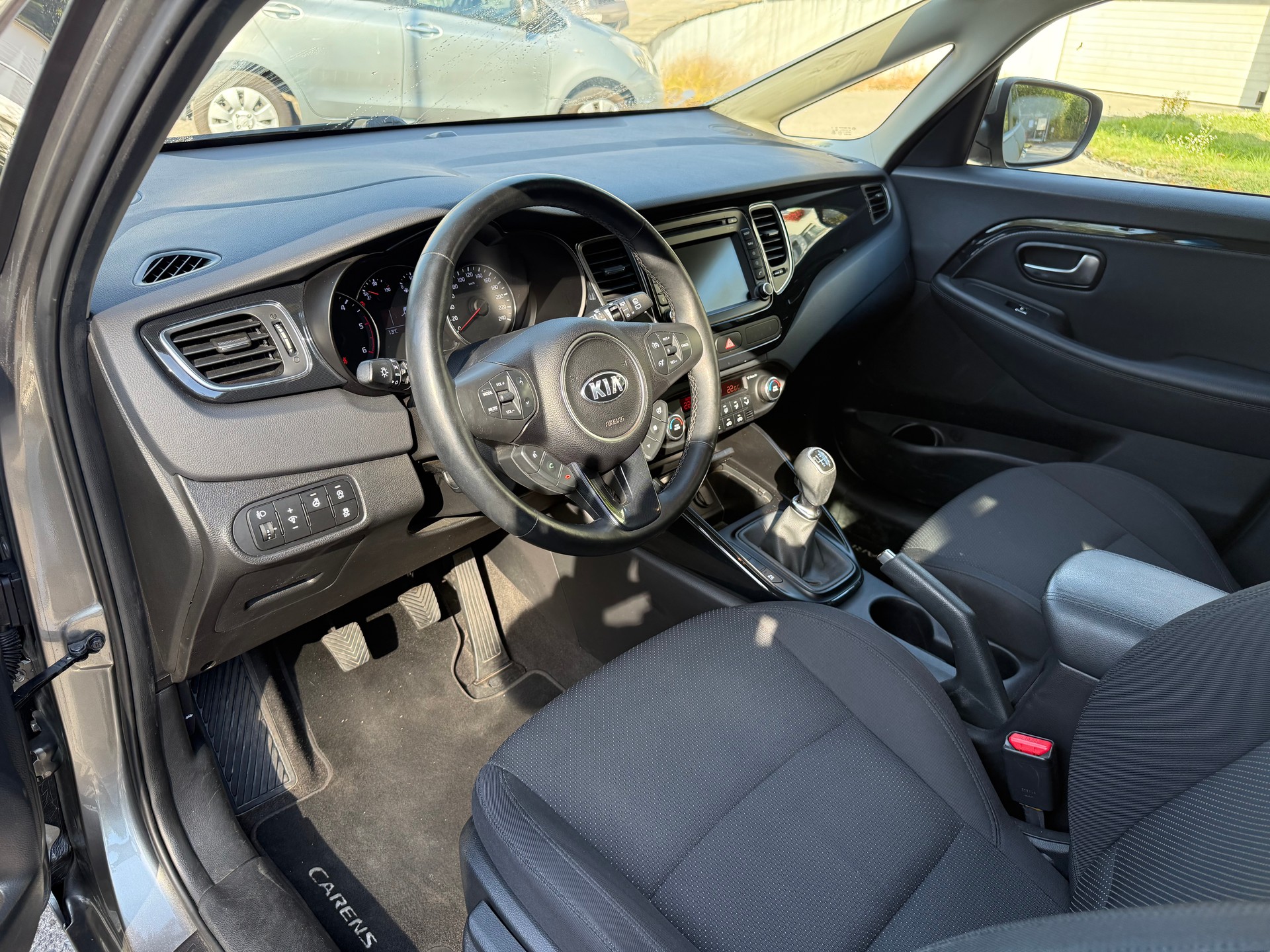 KIA Carens 1.7 CRDi Style-image-15