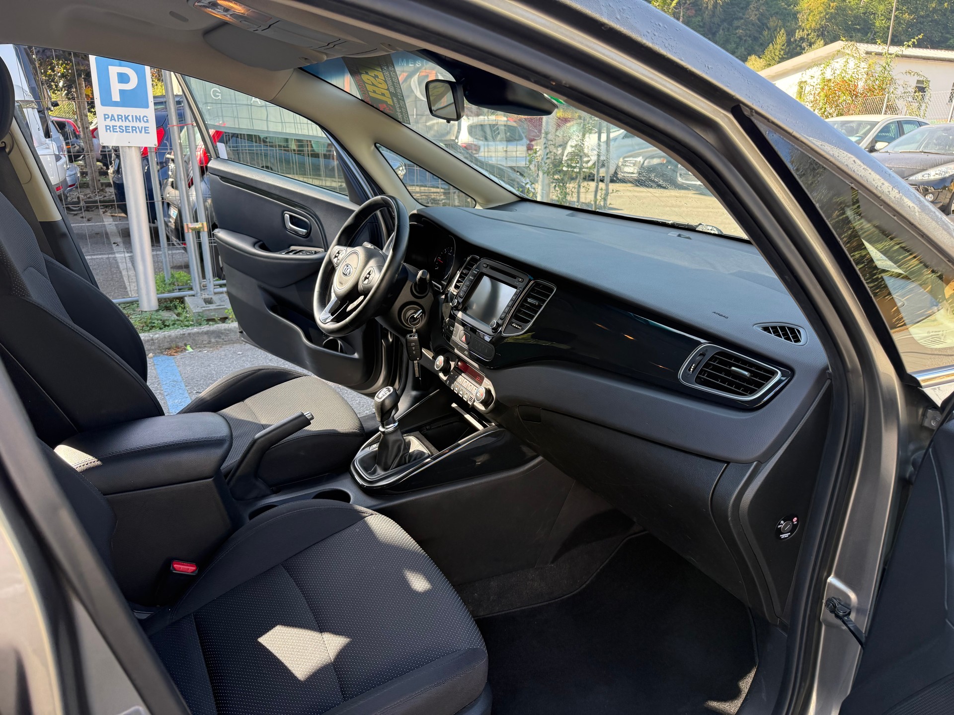 KIA Carens 1.7 CRDi Style-image-17