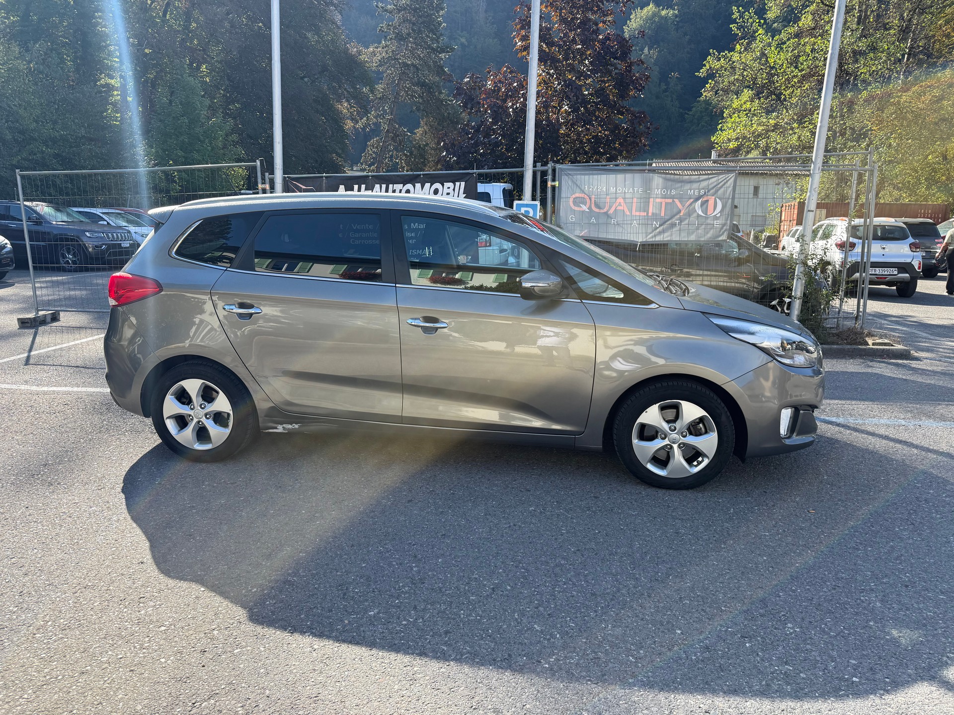 KIA Carens 1.7 CRDi Style-image-1