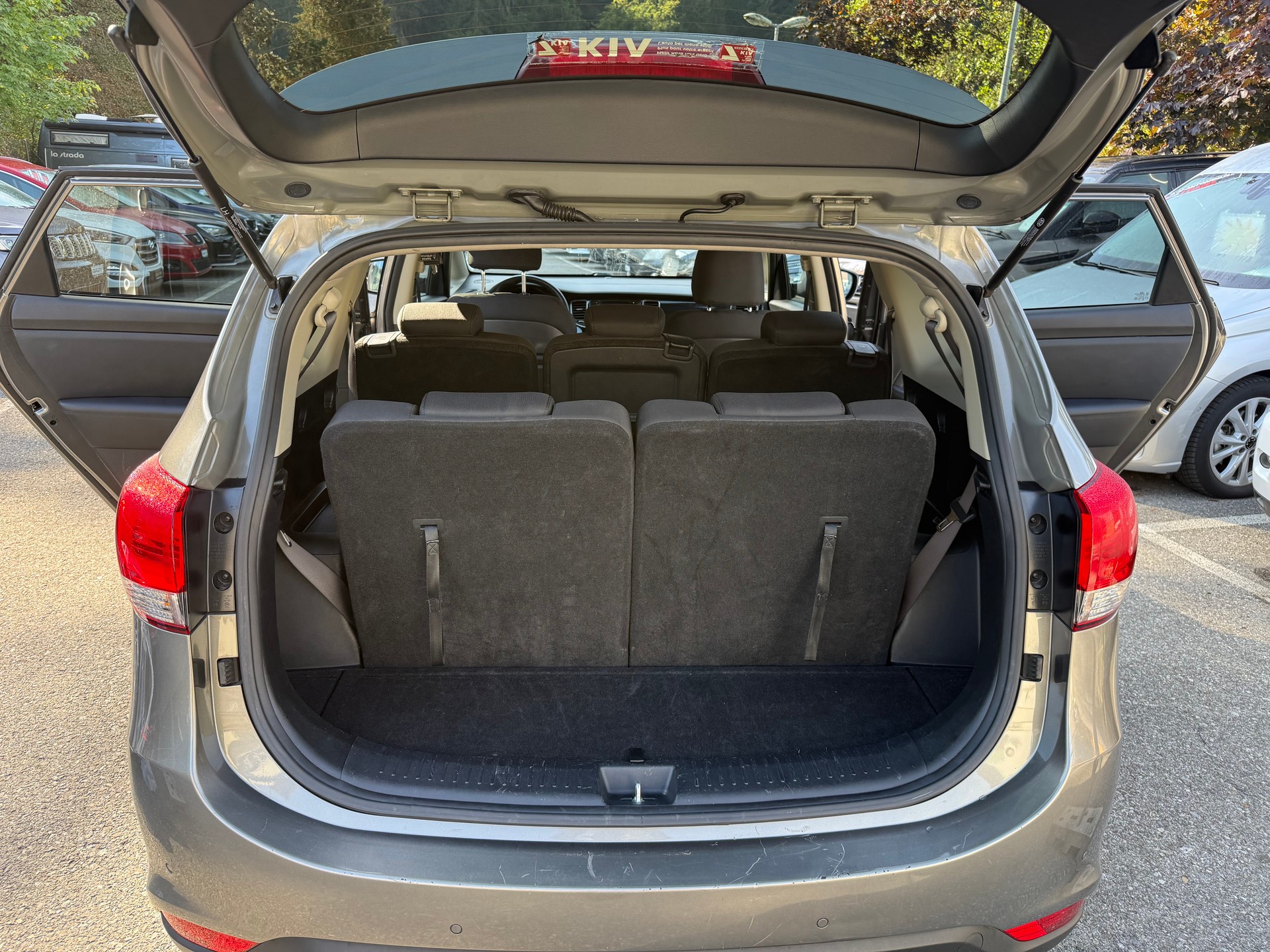 KIA Carens 1.7 CRDi Style-image-14