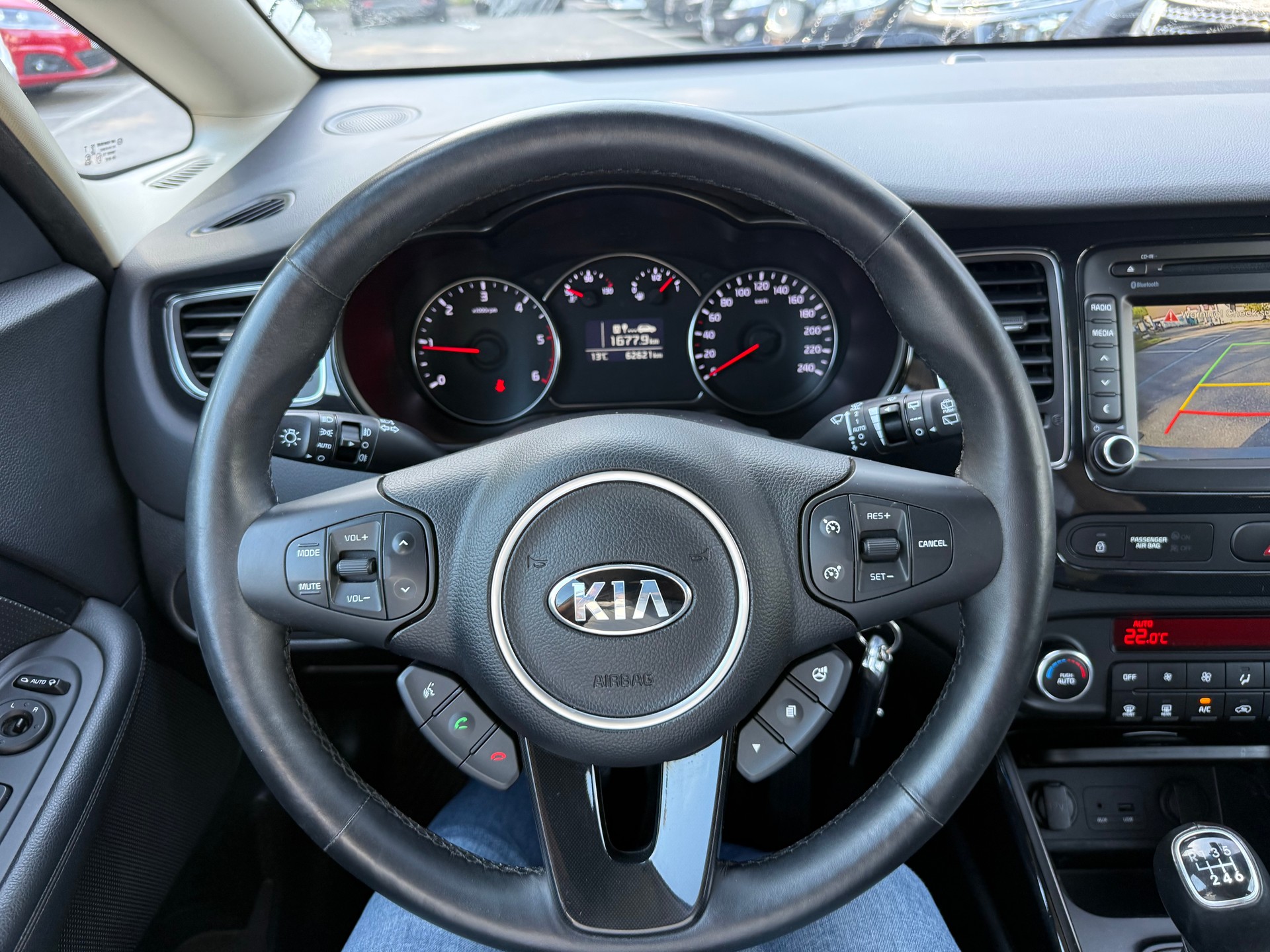 KIA Carens 1.7 CRDi Style-image-7