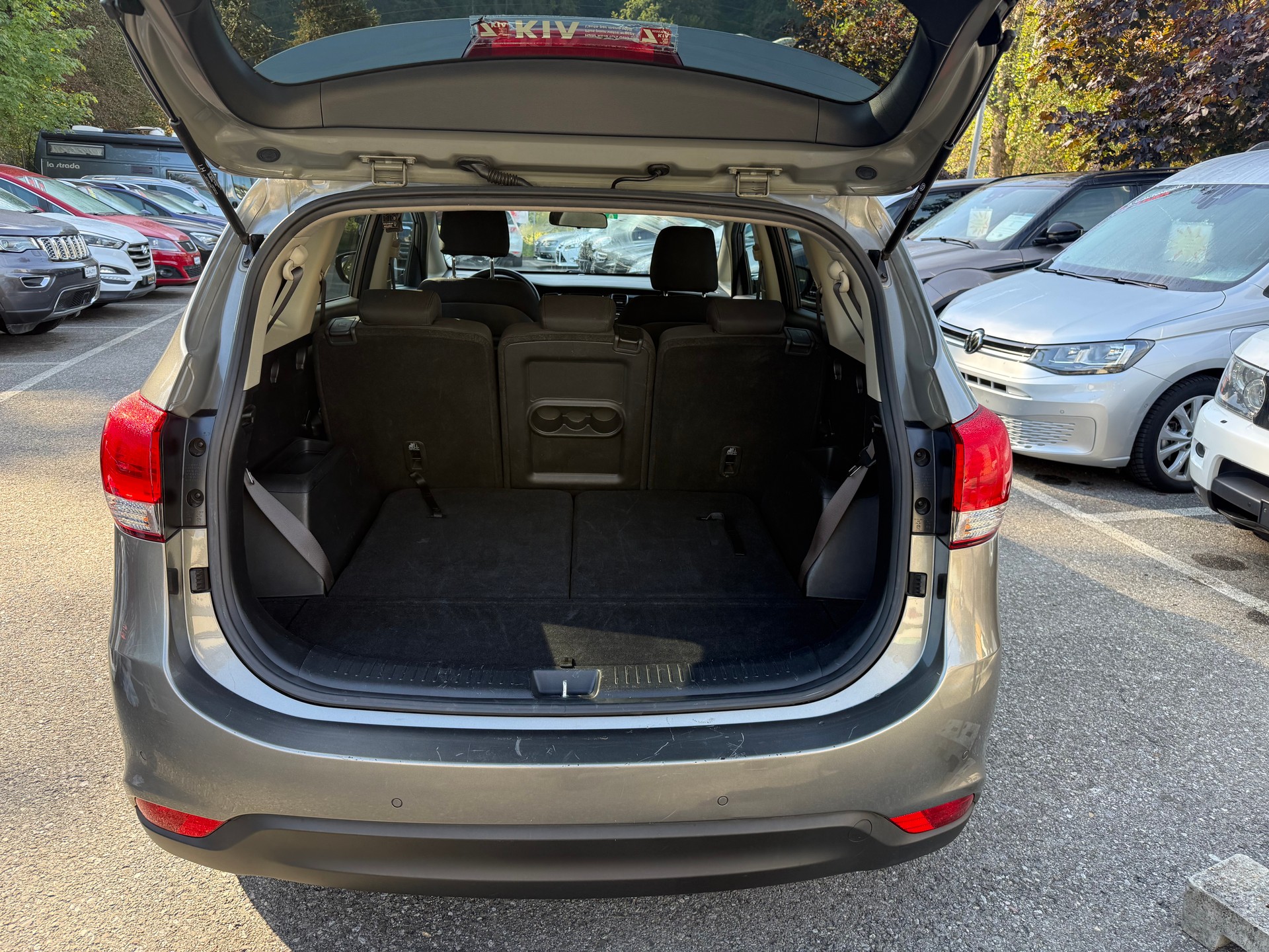 KIA Carens 1.7 CRDi Style-image-13