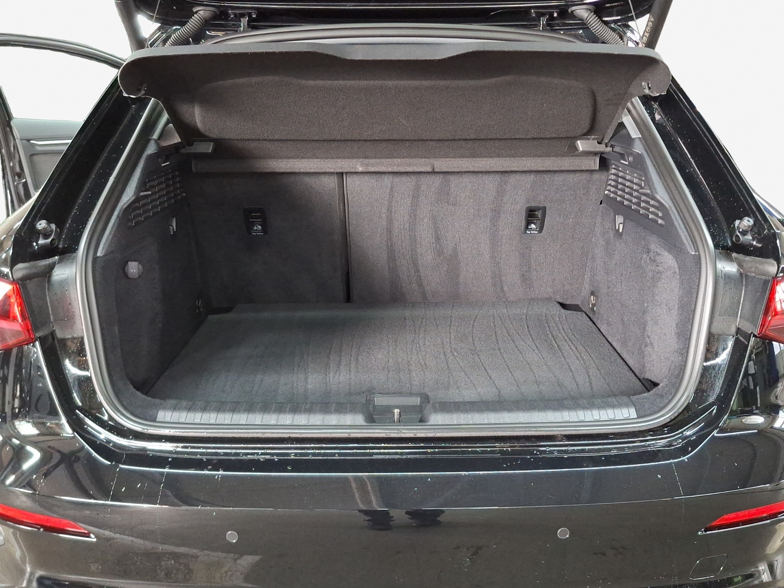 AUDI A3 Sportback 40 TFSI e S-tronic-image-13