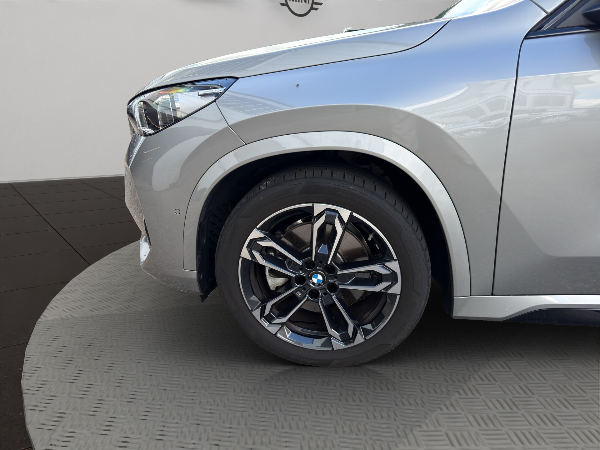 BMW X1 xDrive 23i 48V M Sport-image-8