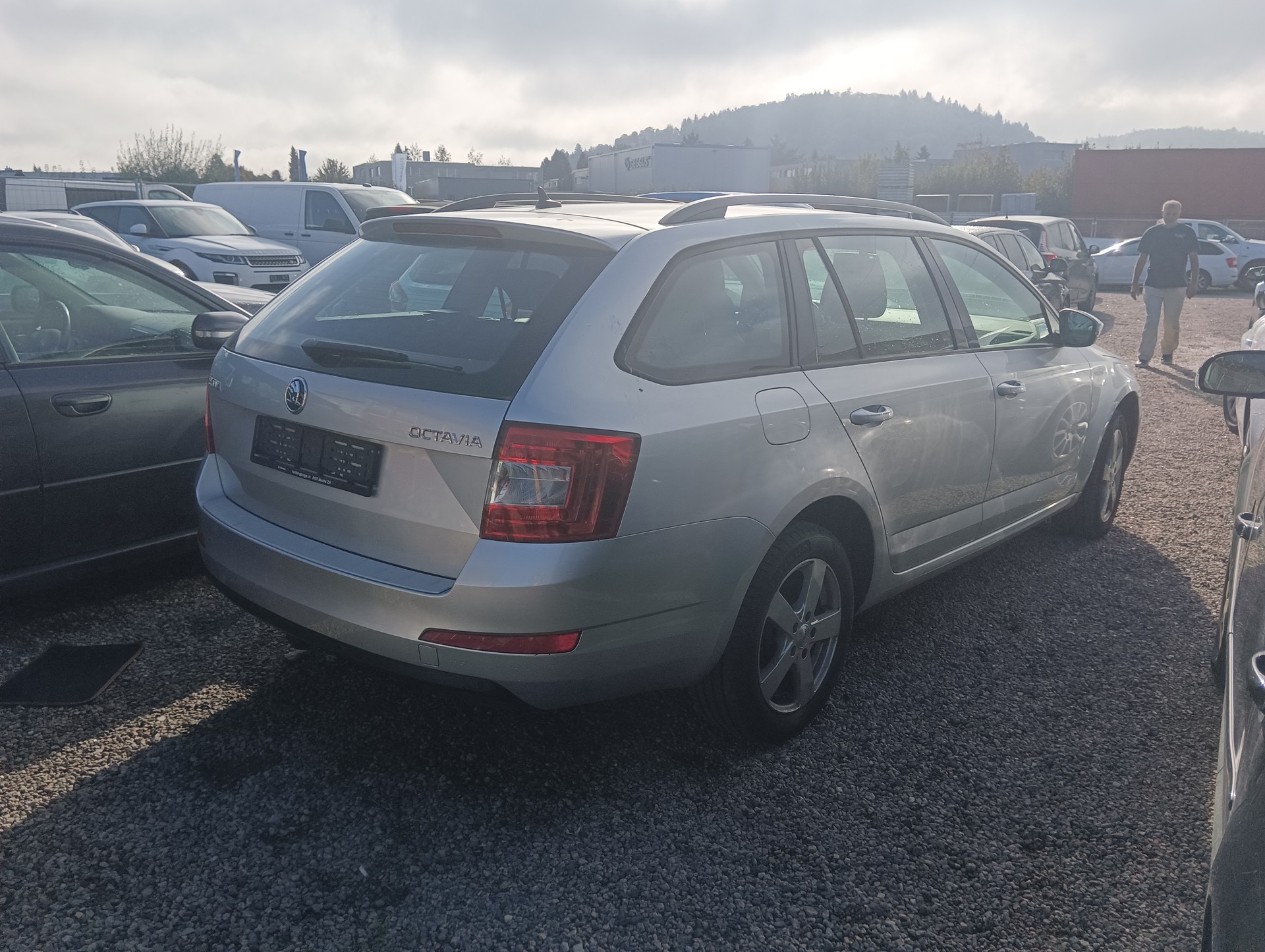 SKODA Octavia Combi 1.6 TDI Ambition DSG-image-1