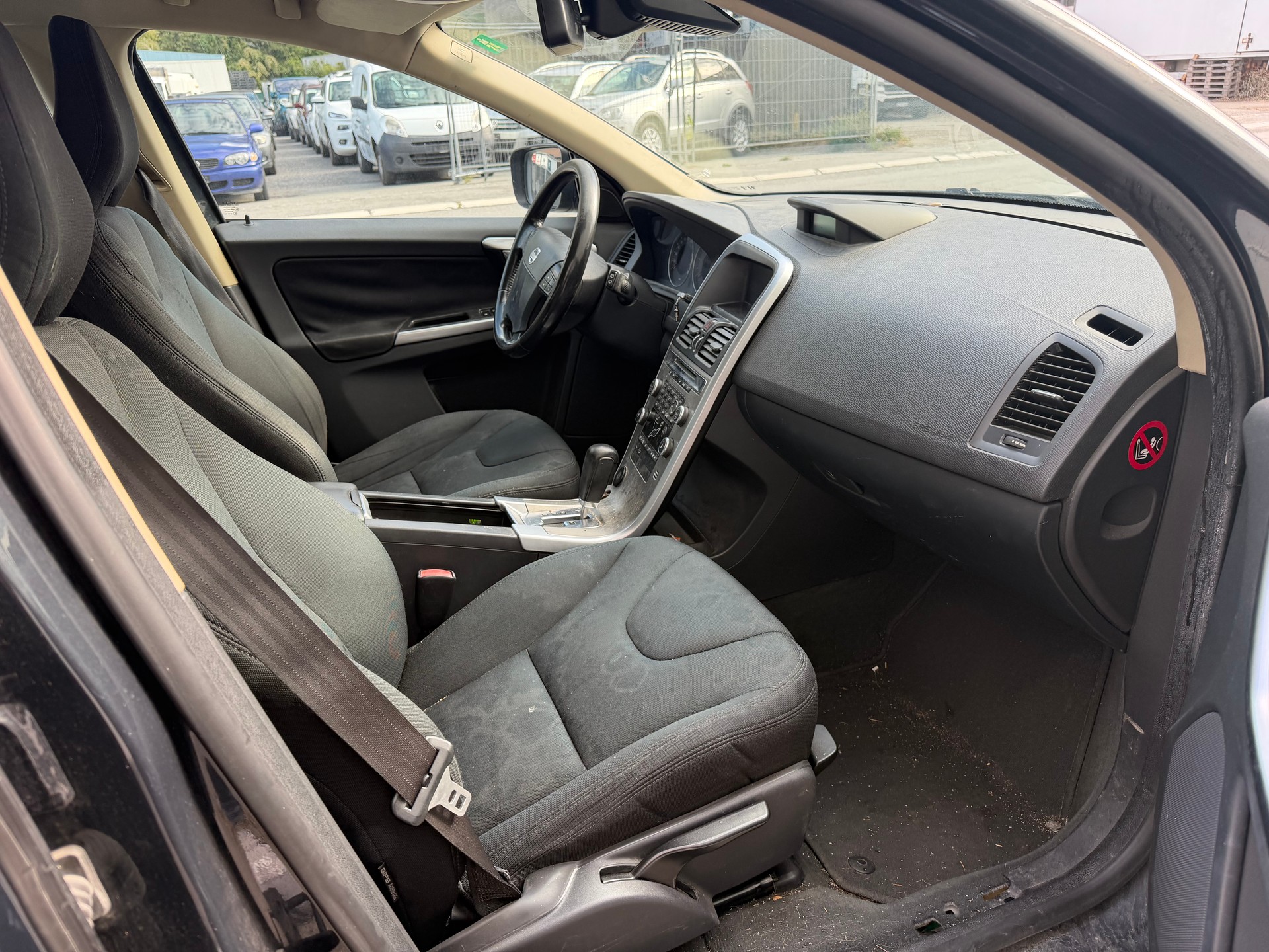 VOLVO XC60 D5 AWD Geartronic-image-5