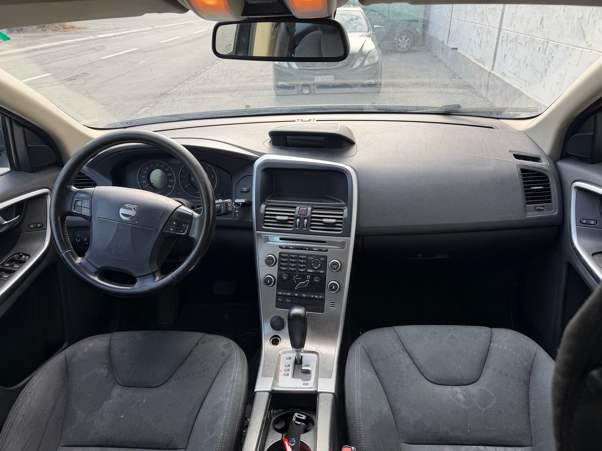 VOLVO XC60 D5 AWD Geartronic-image-2