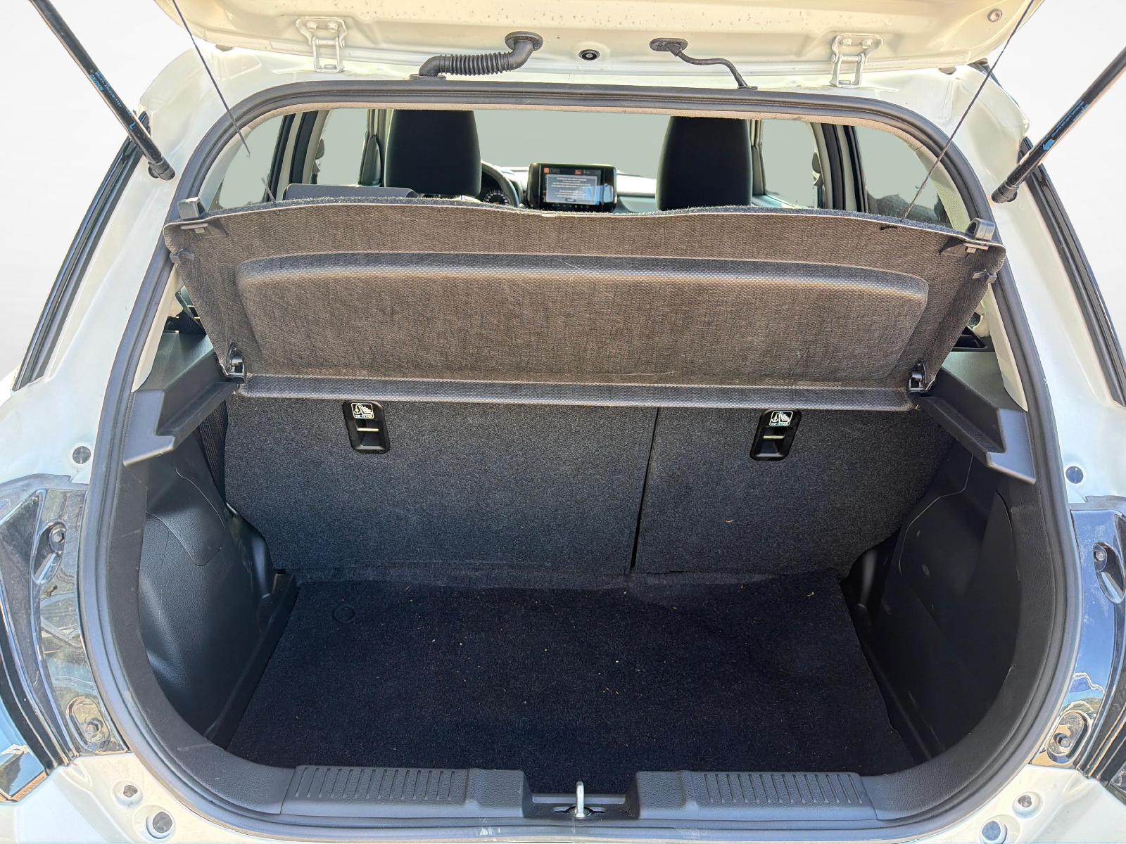 SUZUKI Swift 1.2 Sakura Hybrid 4x4-image-11