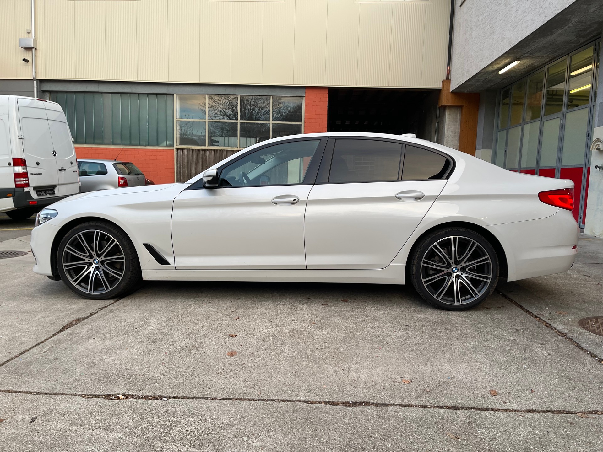 BMW Sport line-image-1