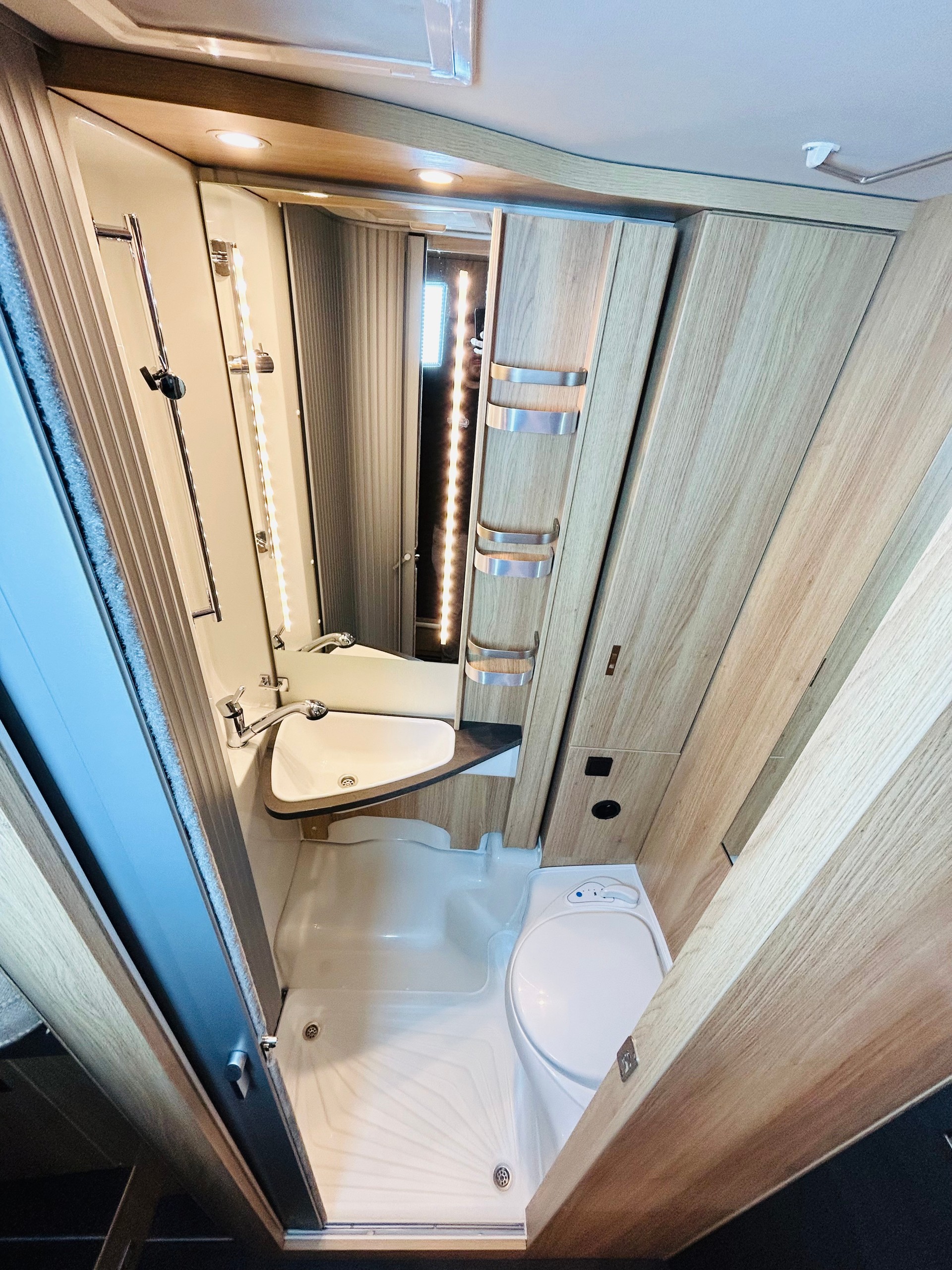 KNAUS Sky Ti 650 Platinum-image-19