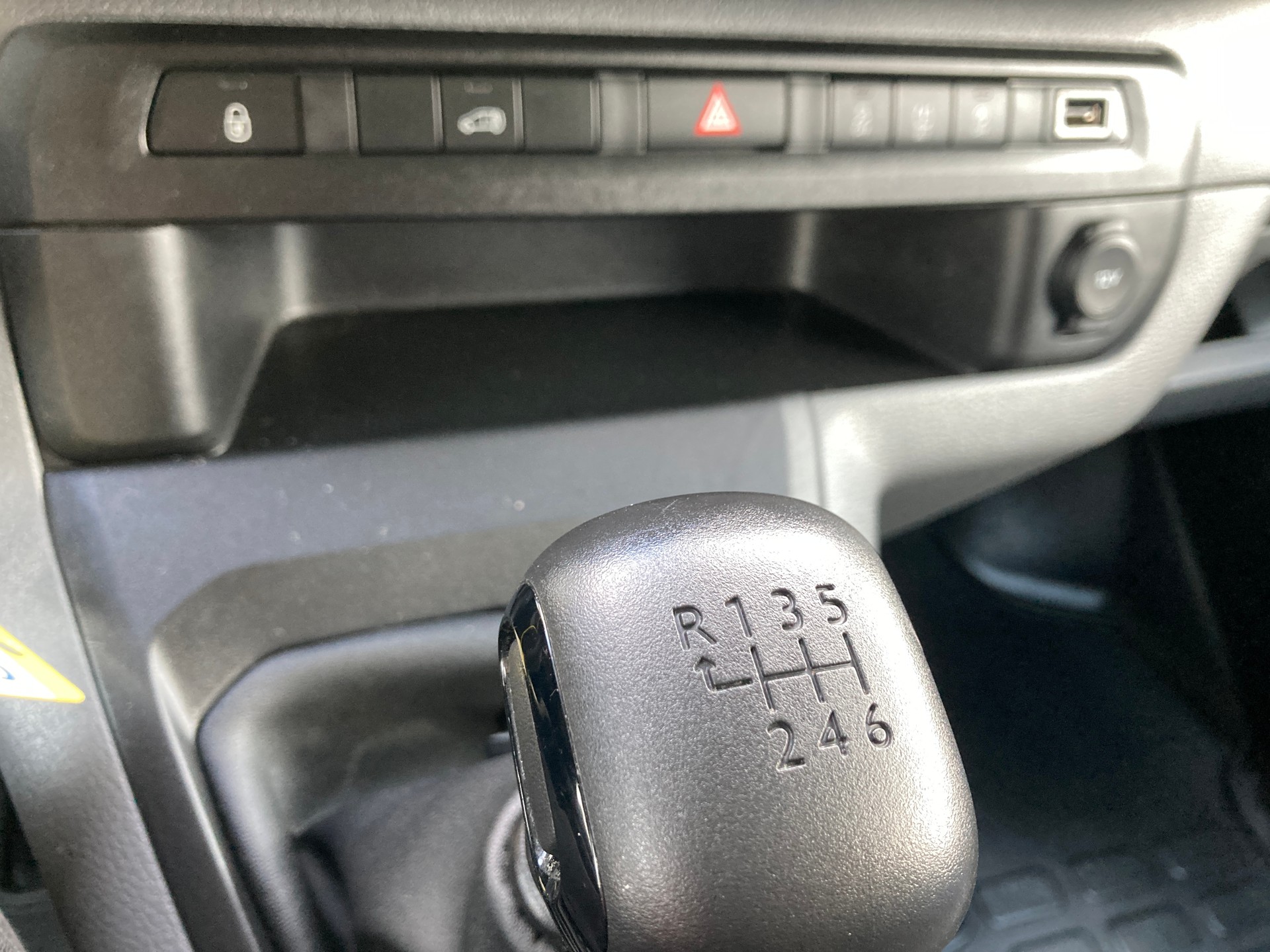 CITROEN Jumpy 1.5 BlueHDi 100 M Komfort mit Anhängerkupplung-image-11