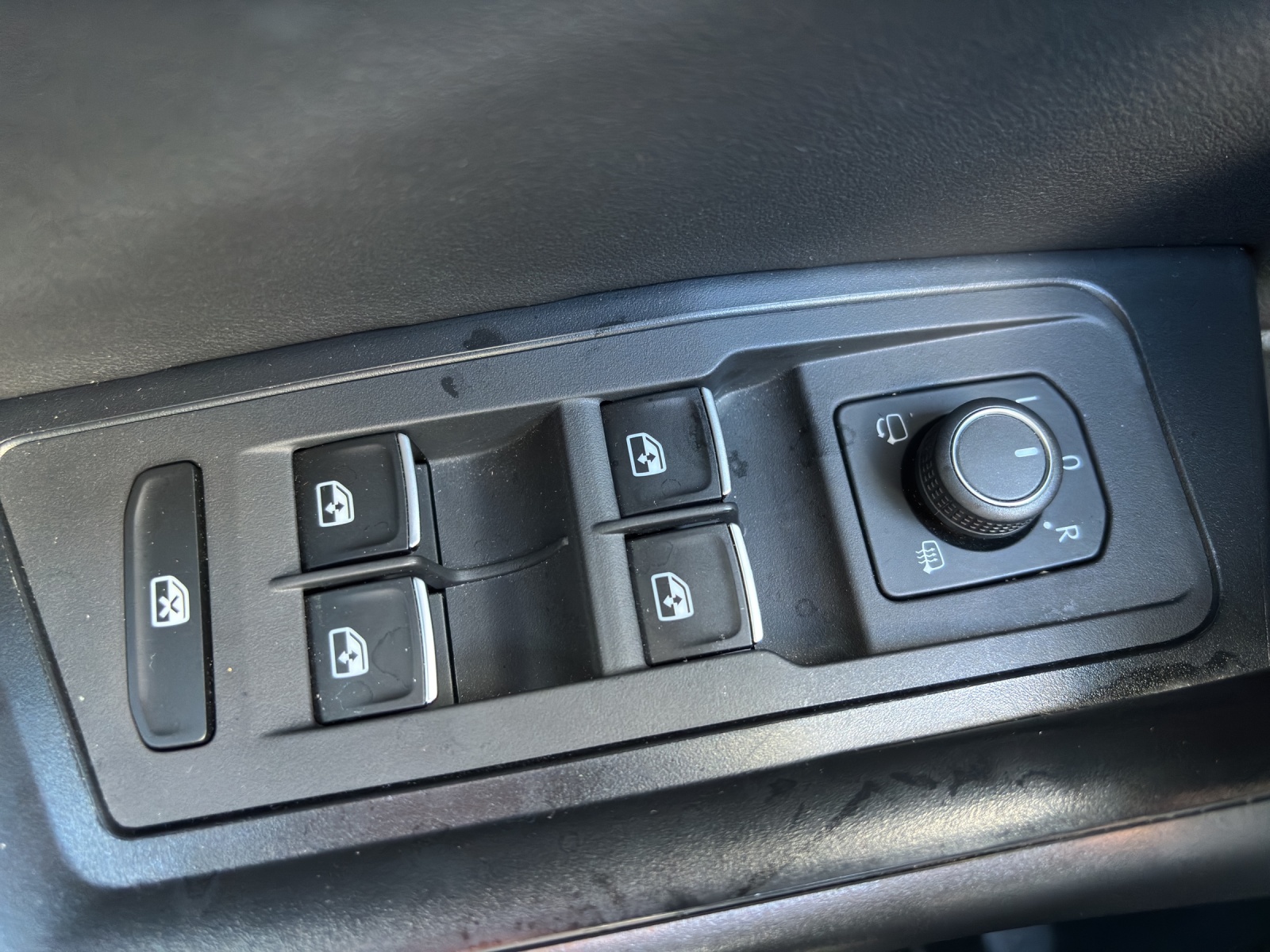 VW T-Roc 2.0 TSI R-Line DSG 4Motion mit fortl. Werksgarantie, AHK, Panorama-Ausstell-/Schiebedach, Standheizung & Winterräder-image-30