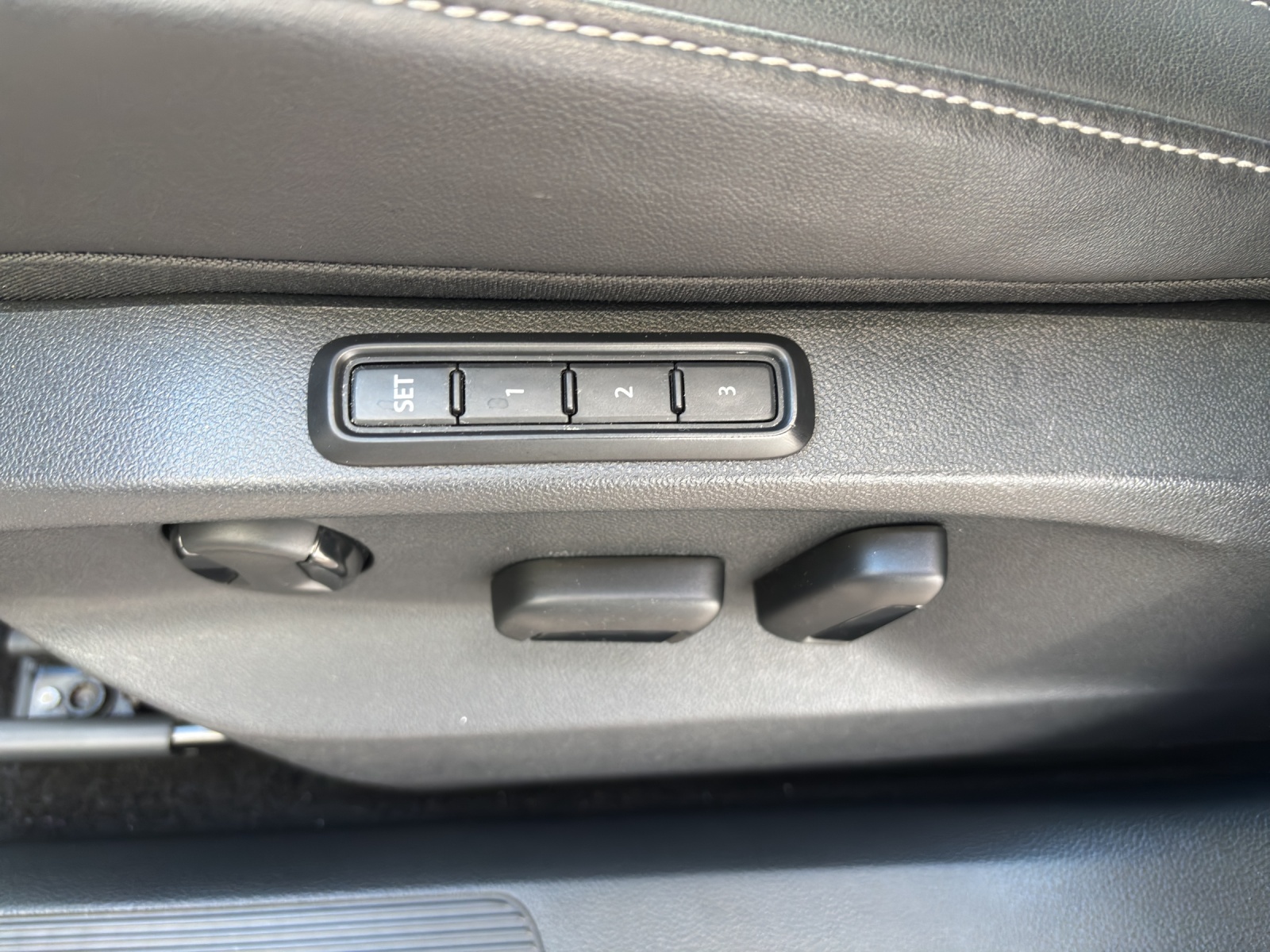 VW T-Roc 2.0 TSI R-Line DSG 4Motion mit fortl. Werksgarantie, AHK, Panorama-Ausstell-/Schiebedach, Standheizung & Winterräder-image-28
