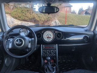 MINI 1.6i Cooper-image-4