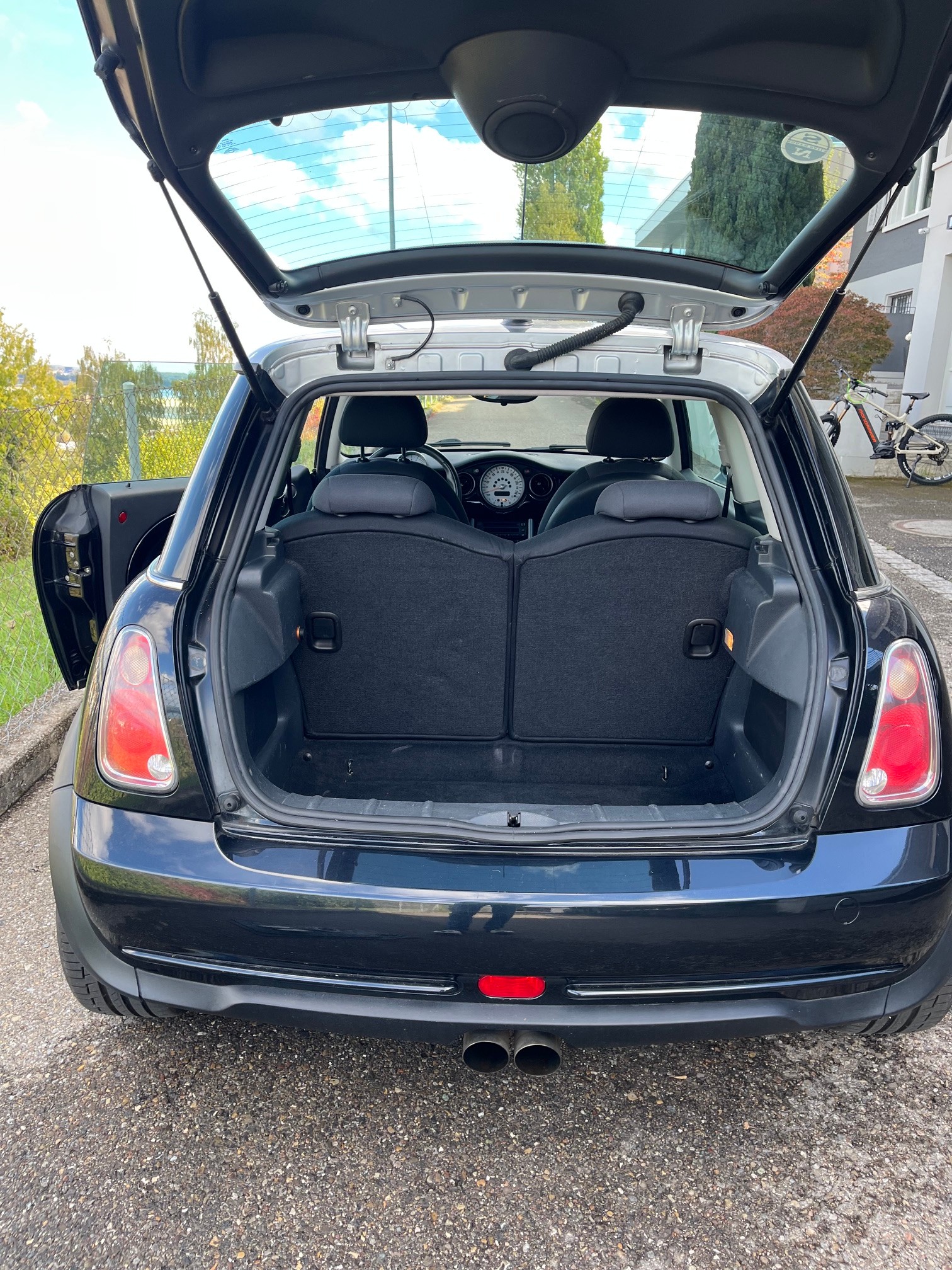 MINI 1.6i Cooper-image-3