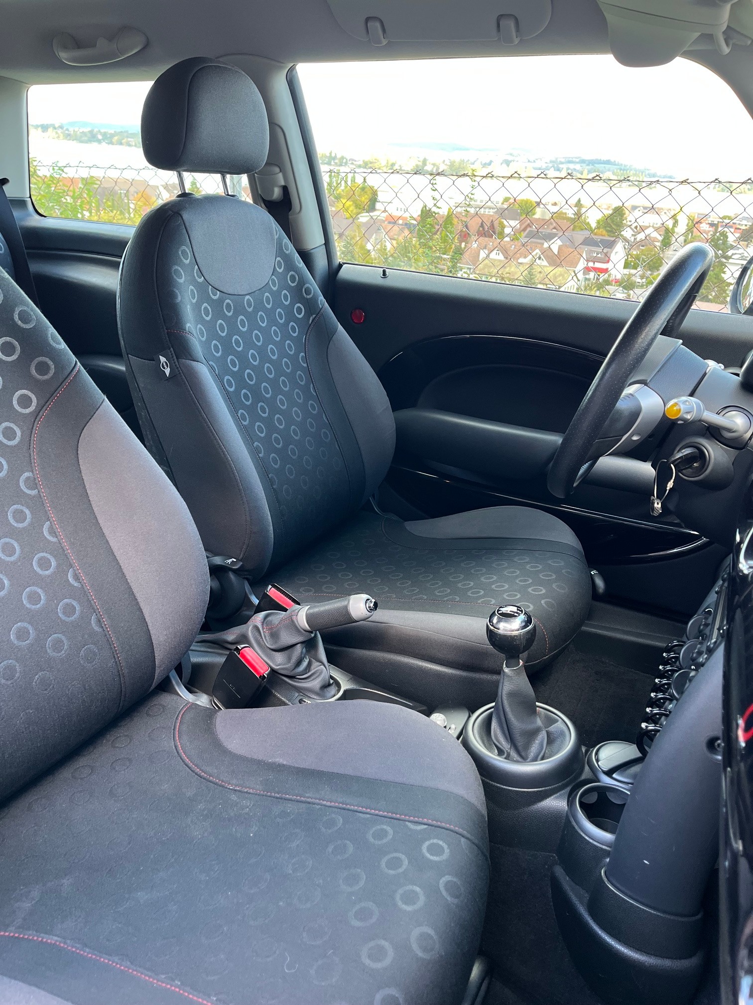 MINI 1.6i Cooper-image-5