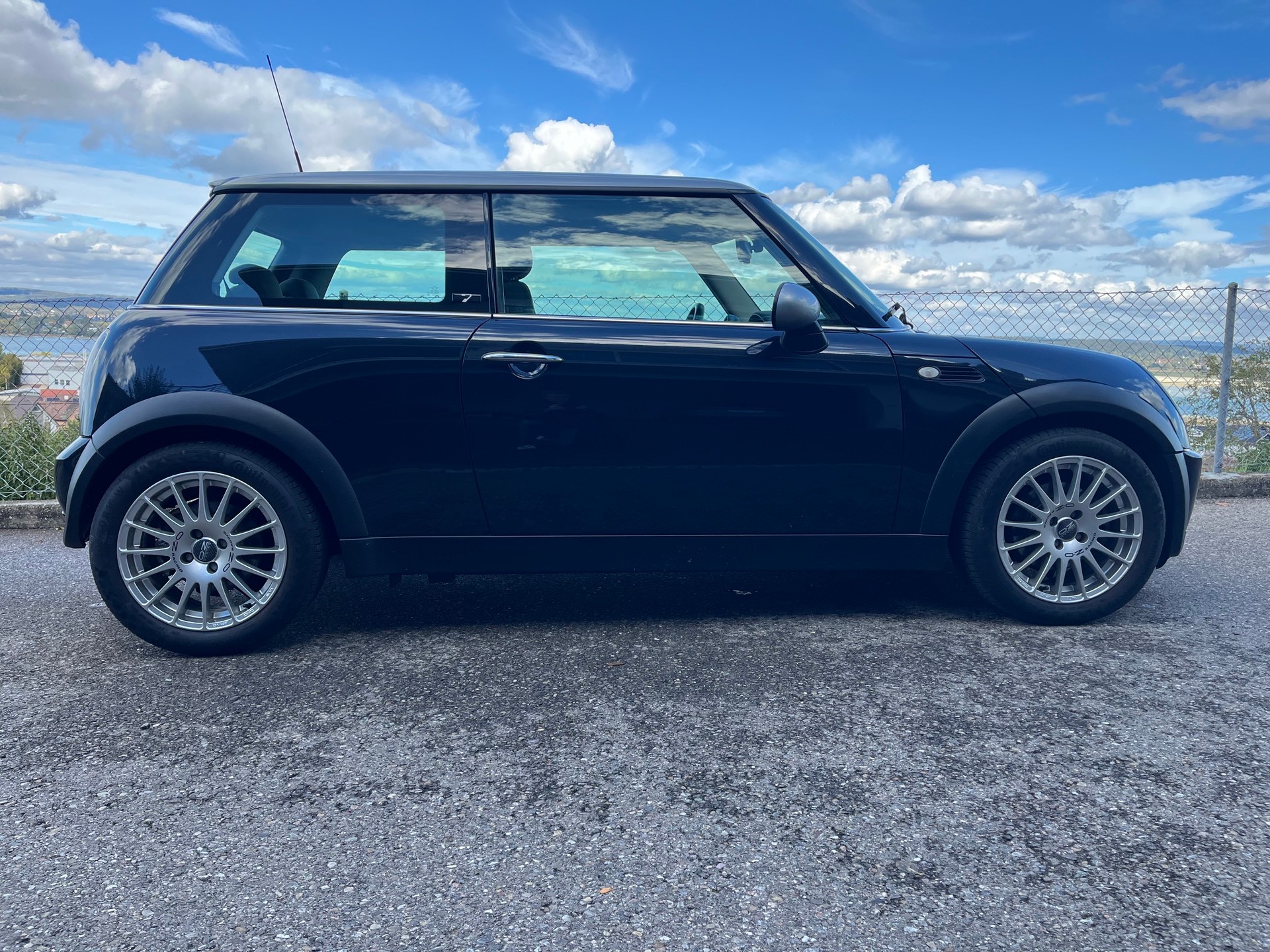 MINI 1.6i Cooper-image-0